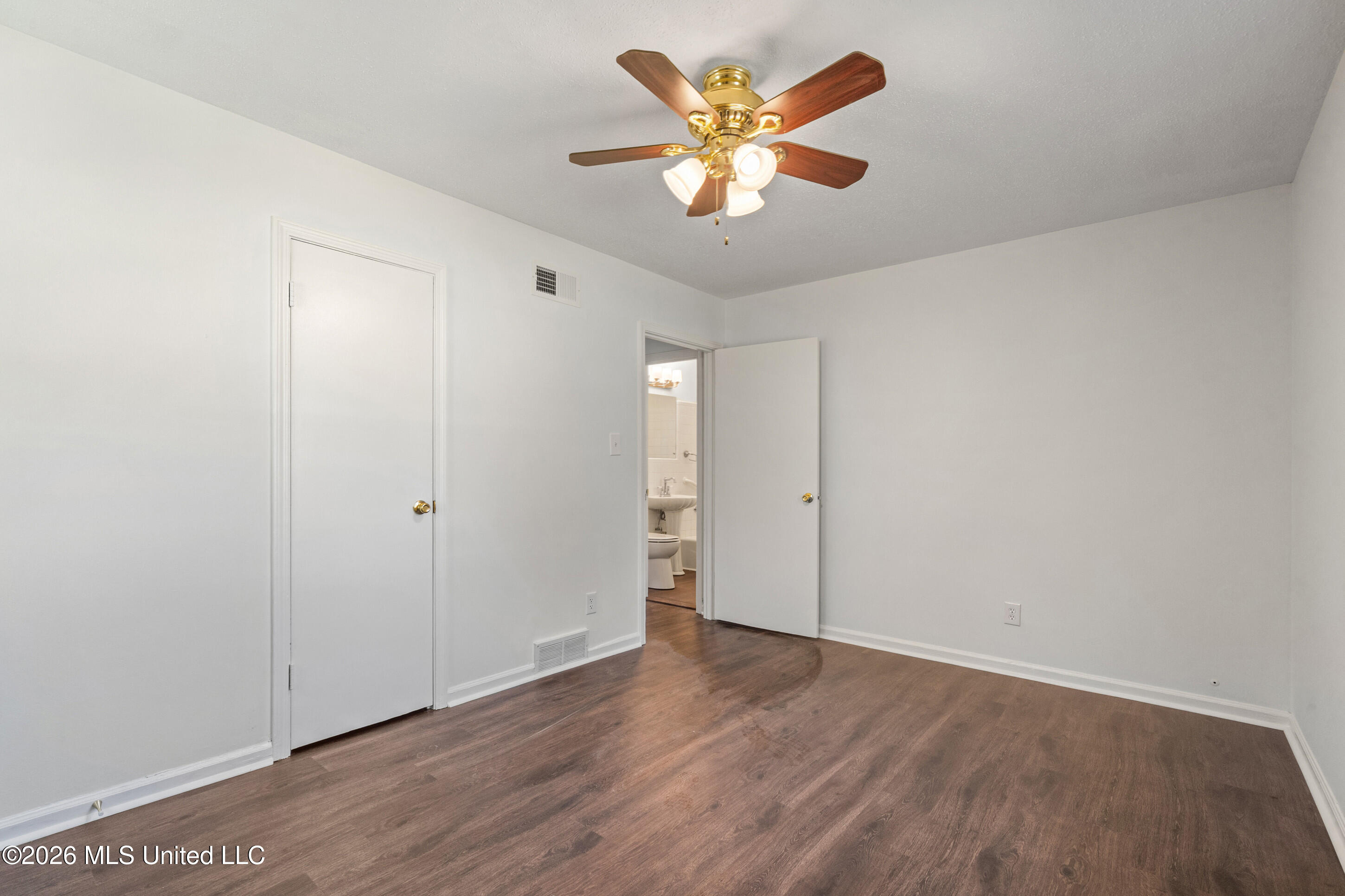 1672 School Street Property Photo 25