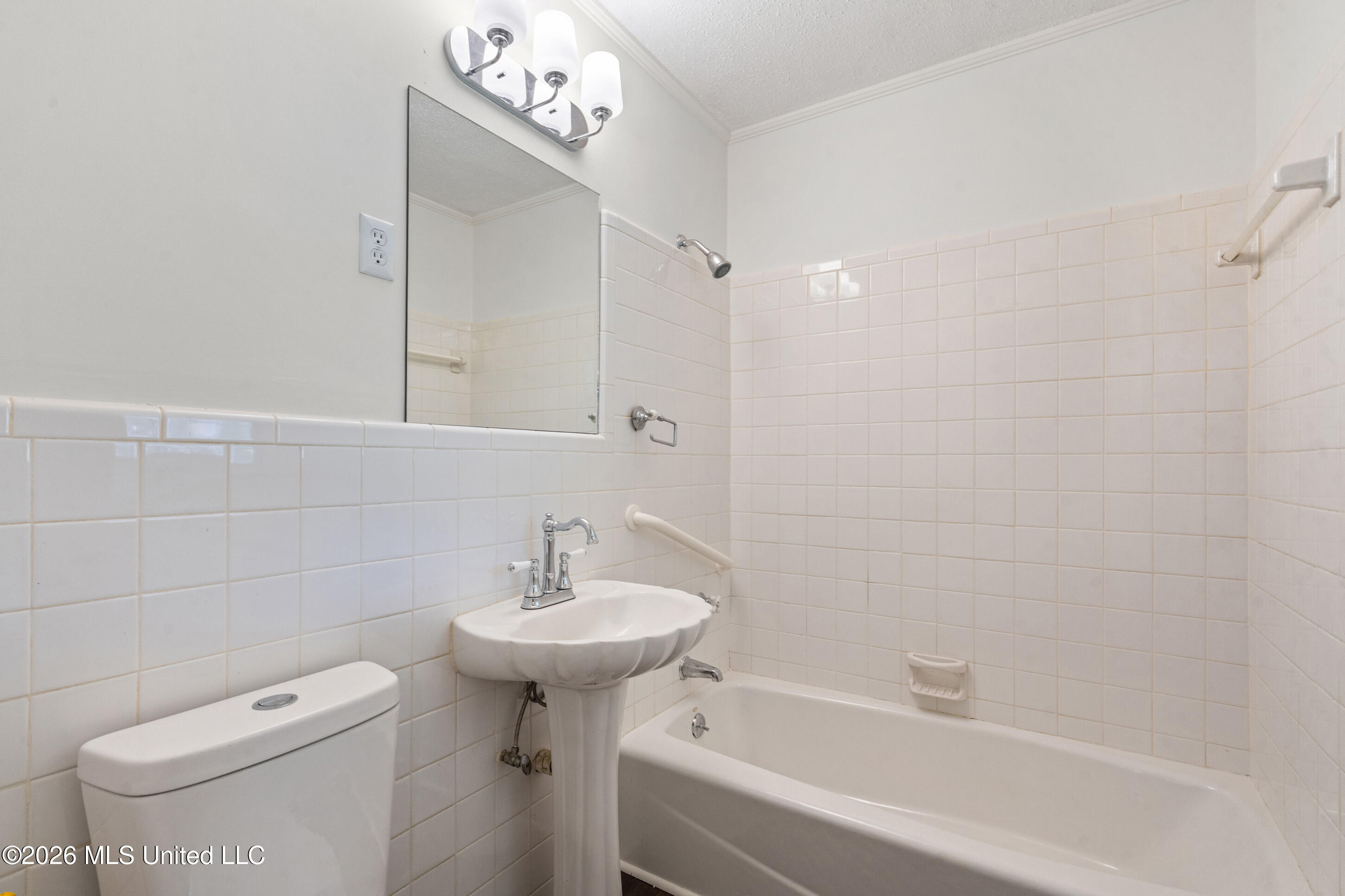 1672 School Street Property Photo 26