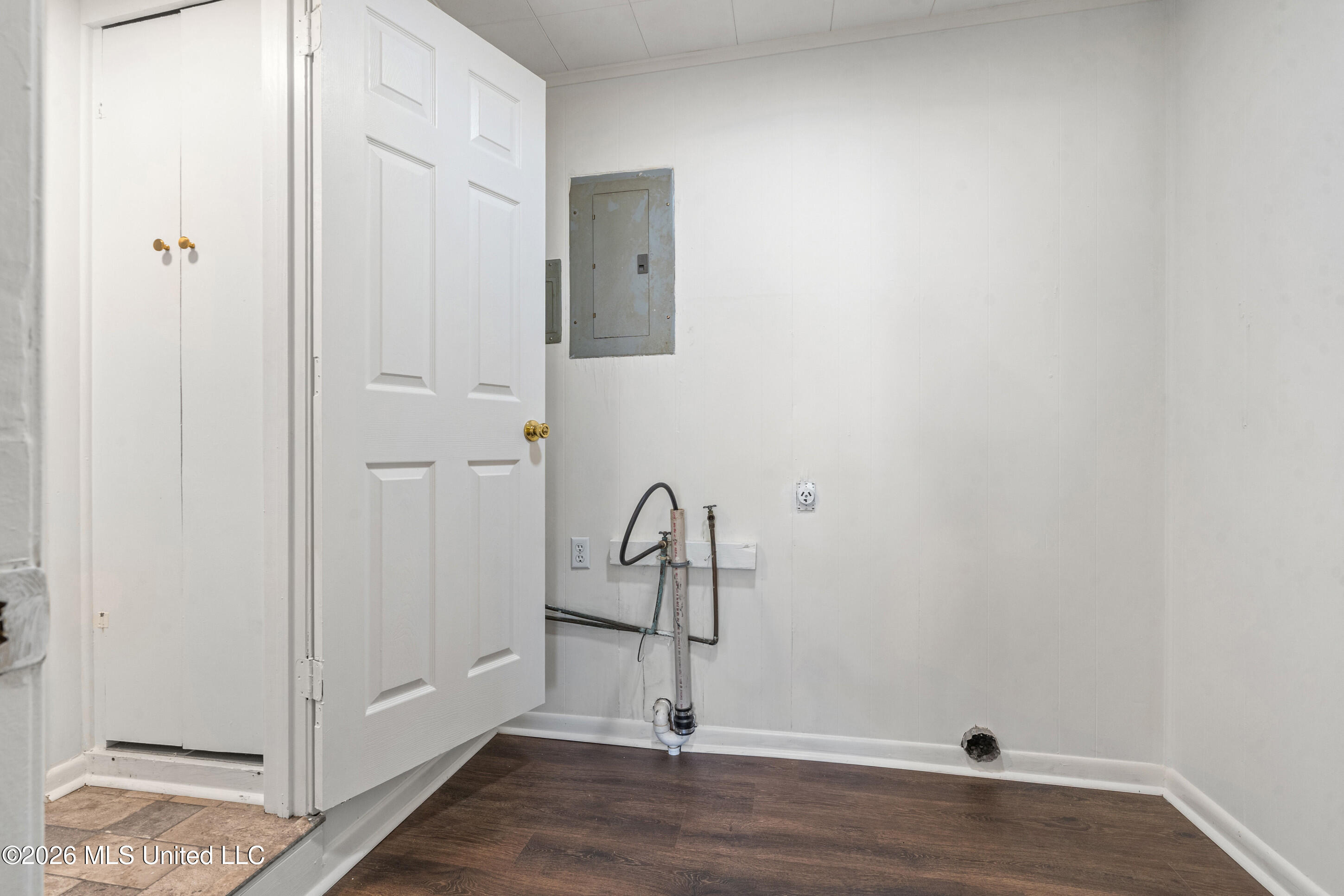 1672 School Street Property Photo 27