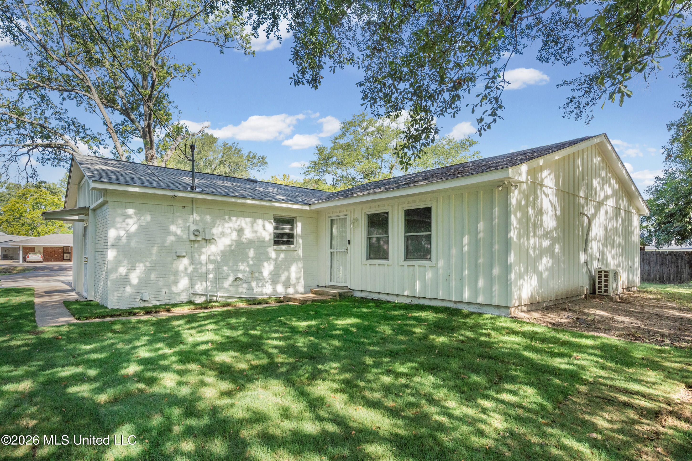 1672 School Street Property Photo 28