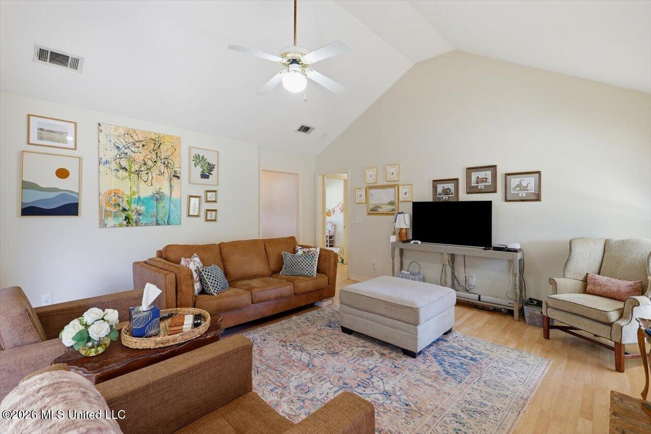6016 Hawthorne Hill Road Property Photo 6