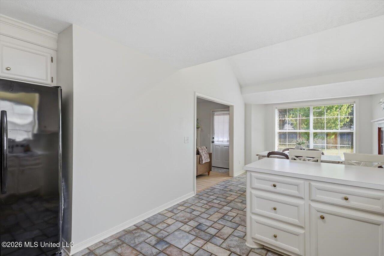 6016 Hawthorne Hill Road Property Photo 10