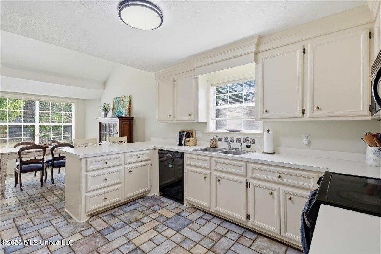 6016 Hawthorne Hill Road Property Photo 11