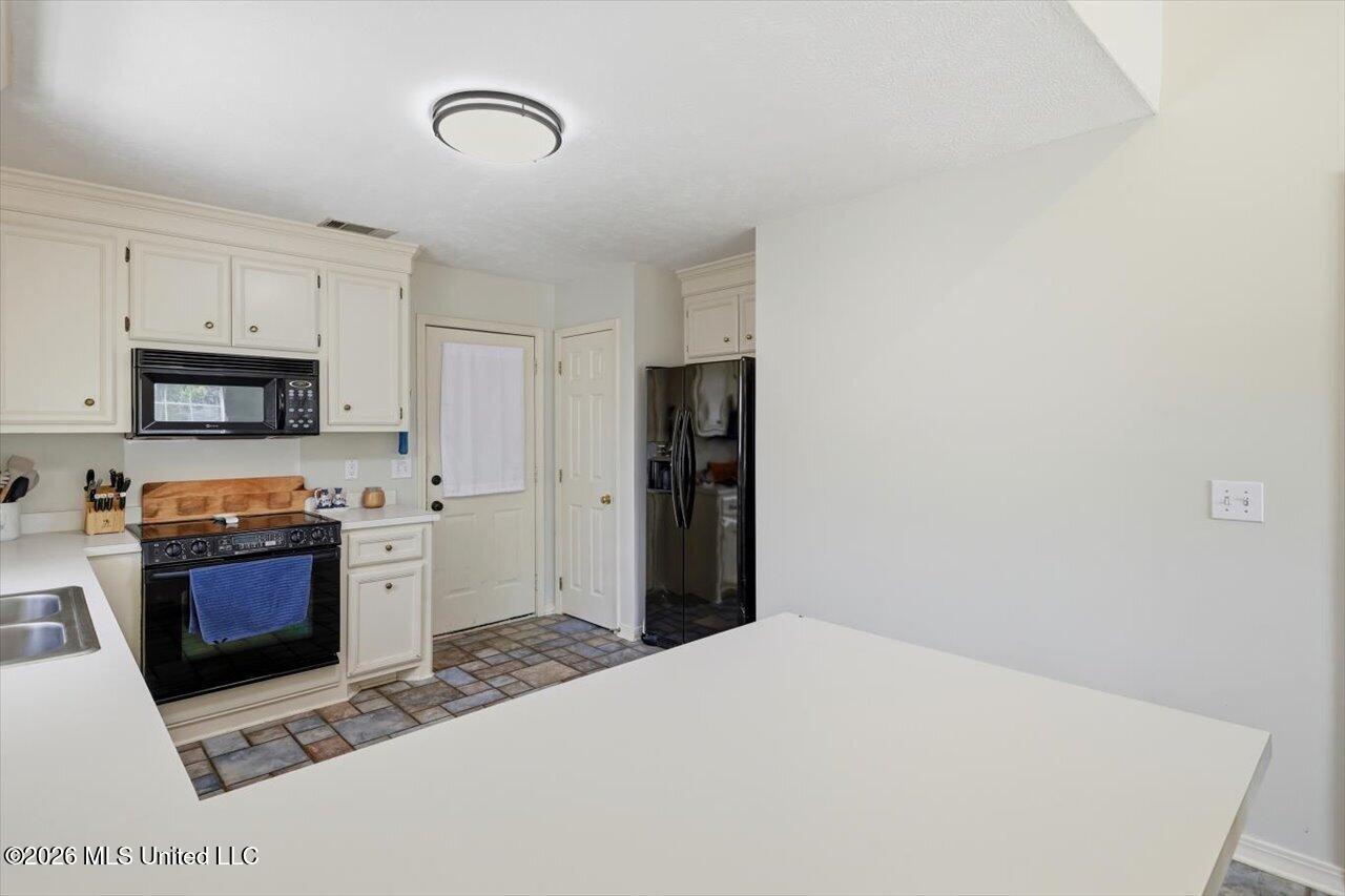 6016 Hawthorne Hill Road Property Photo 12