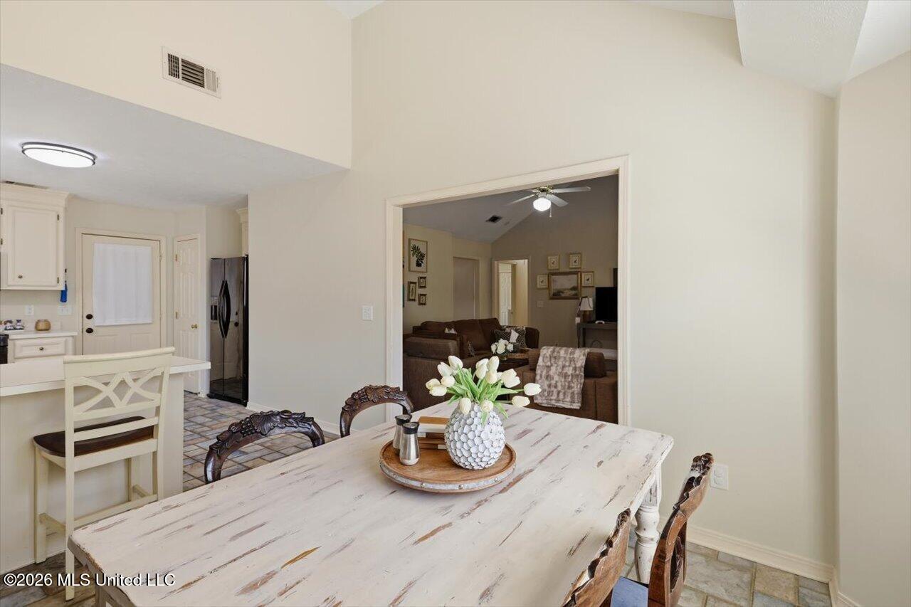 6016 Hawthorne Hill Road Property Photo 15
