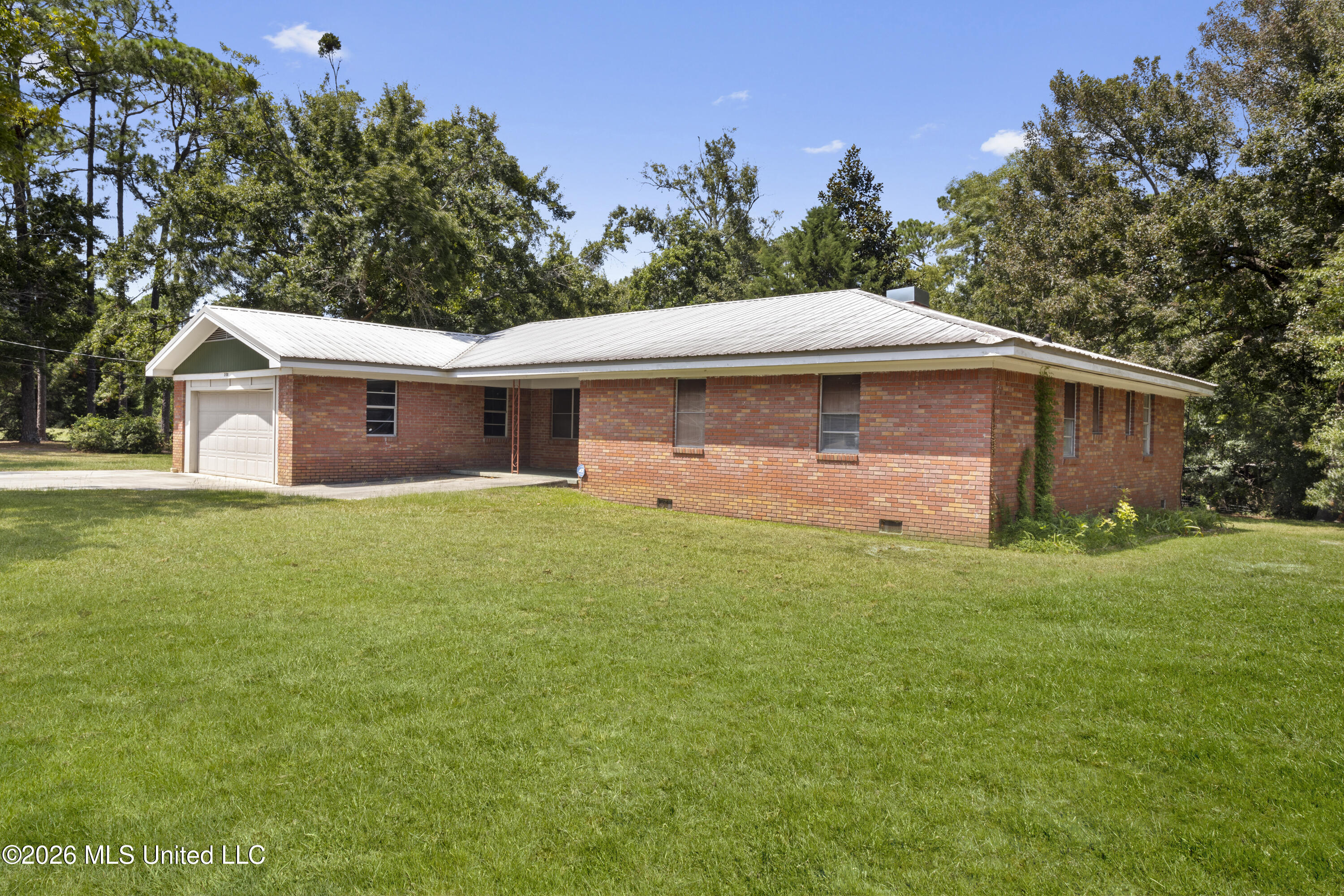 2408 Callie Road Property Photo 3