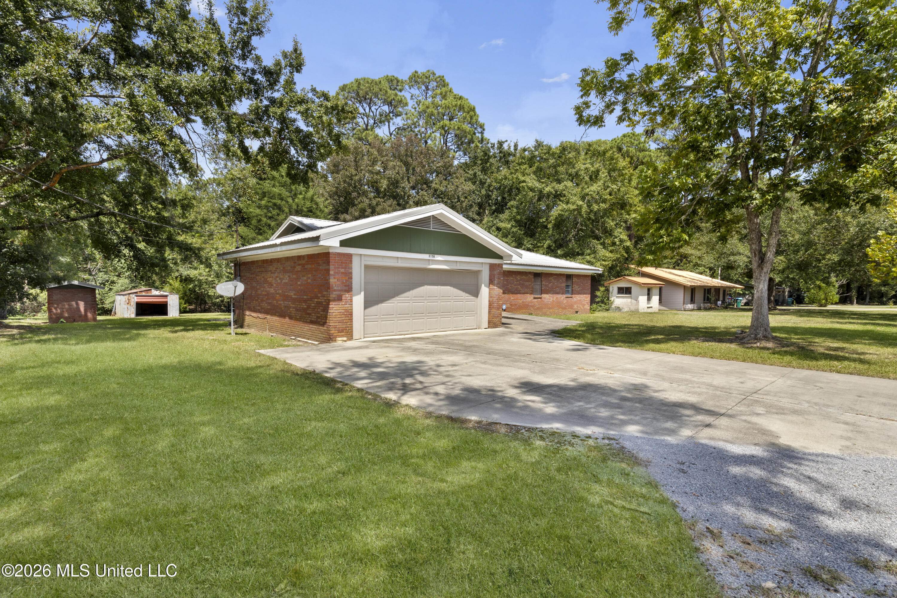 2408 Callie Road Property Photo 4
