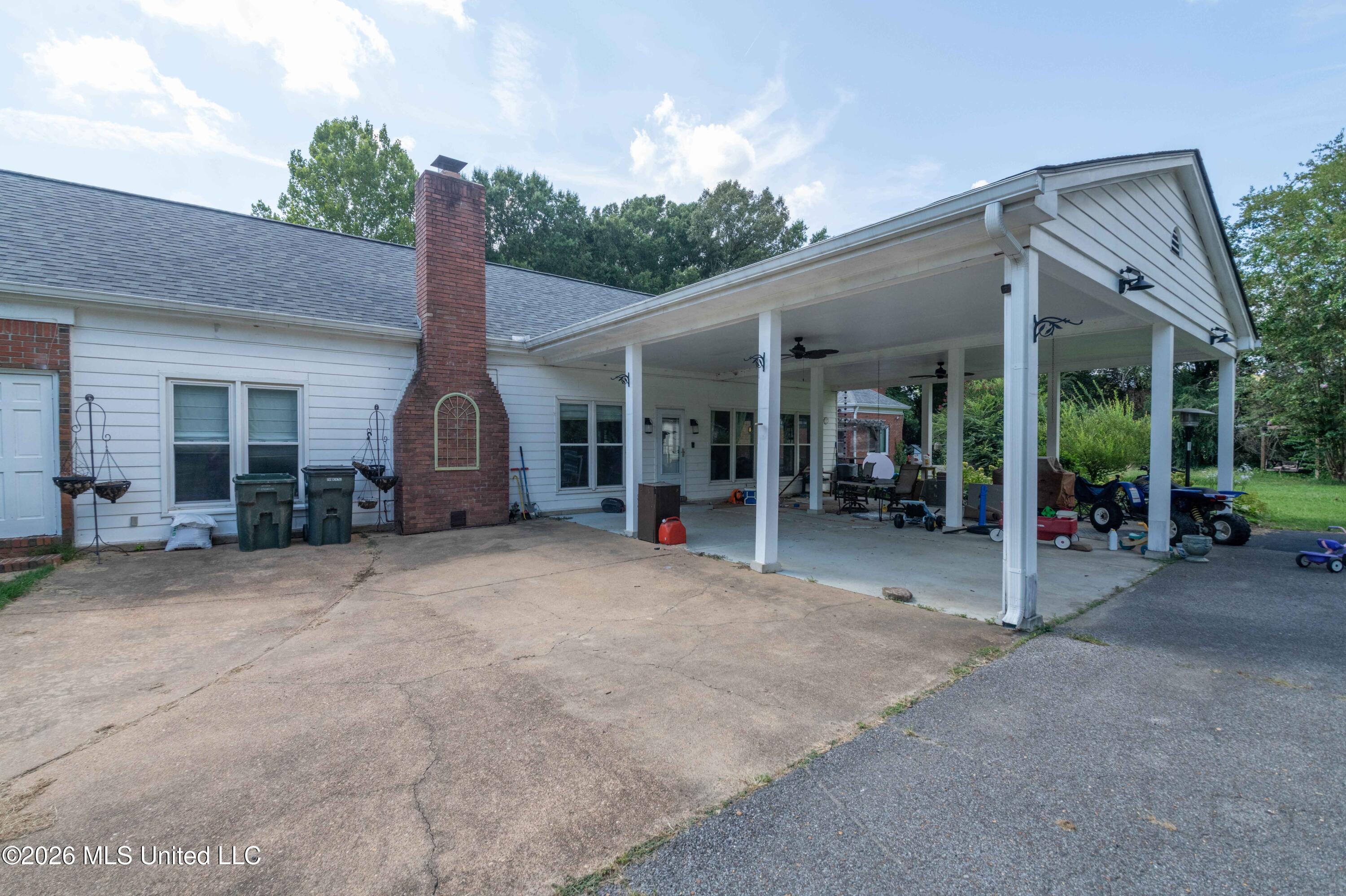 147 Singing Trees Road Property Photo 9