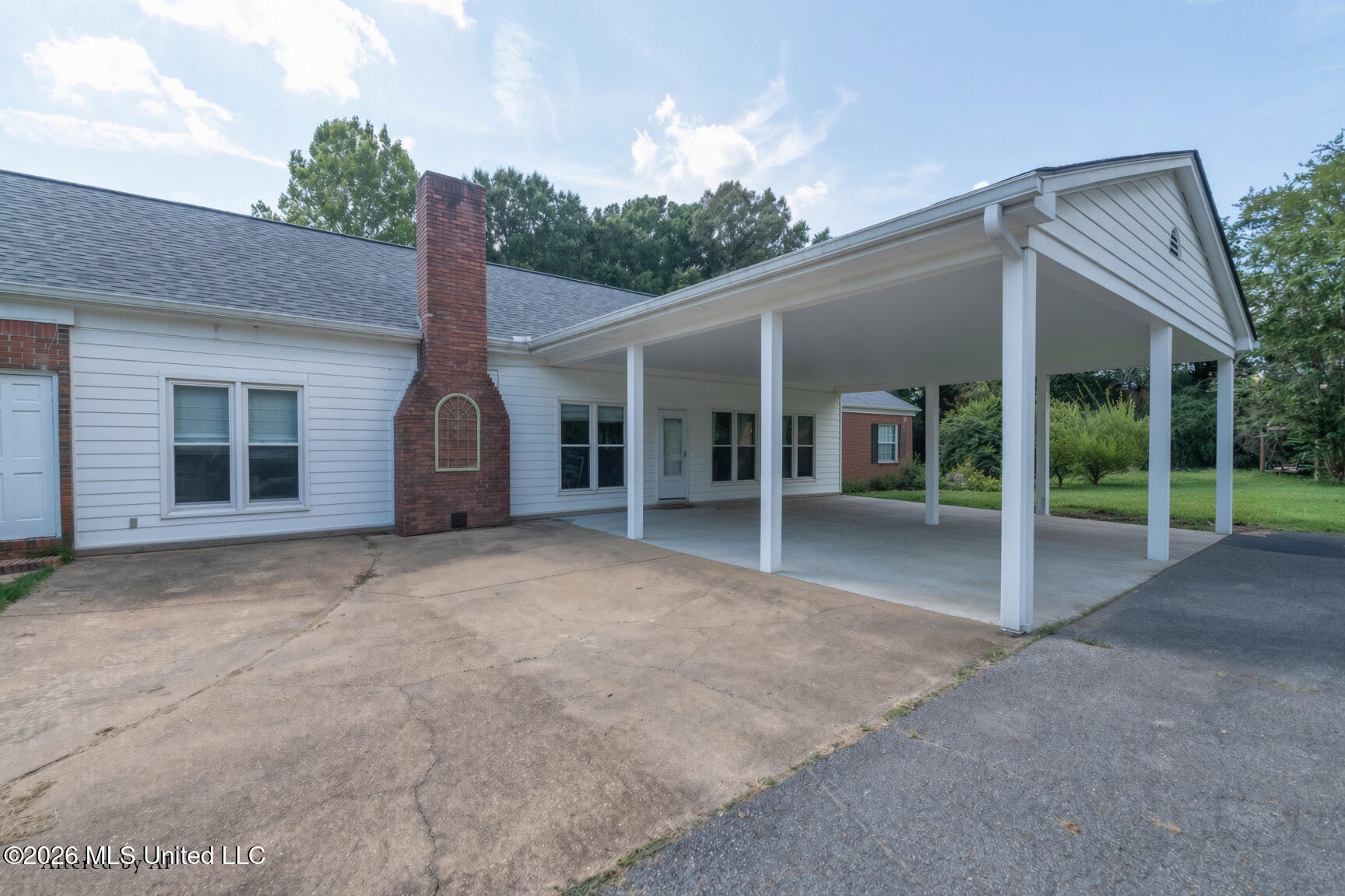147 Singing Trees Road Property Photo 10