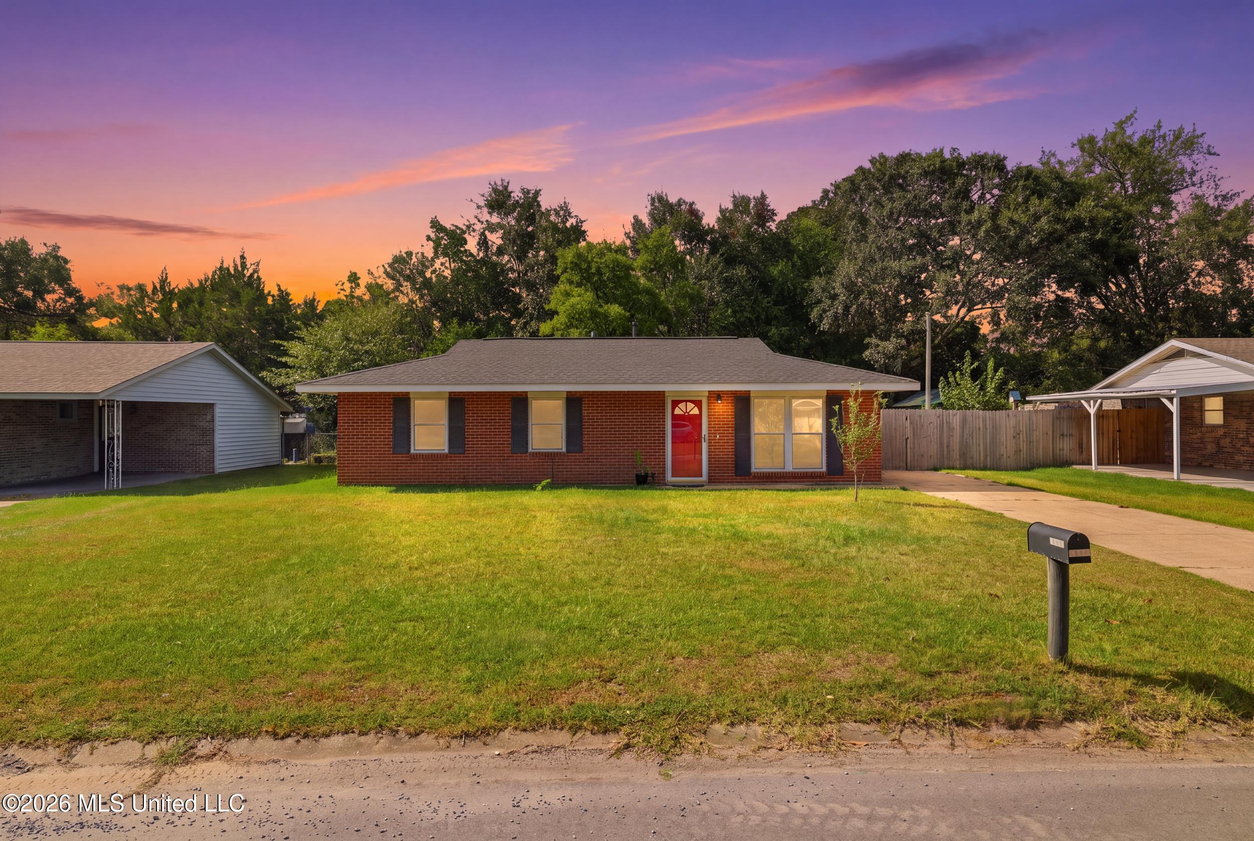 16013 Waycross Drive Property Photo 1