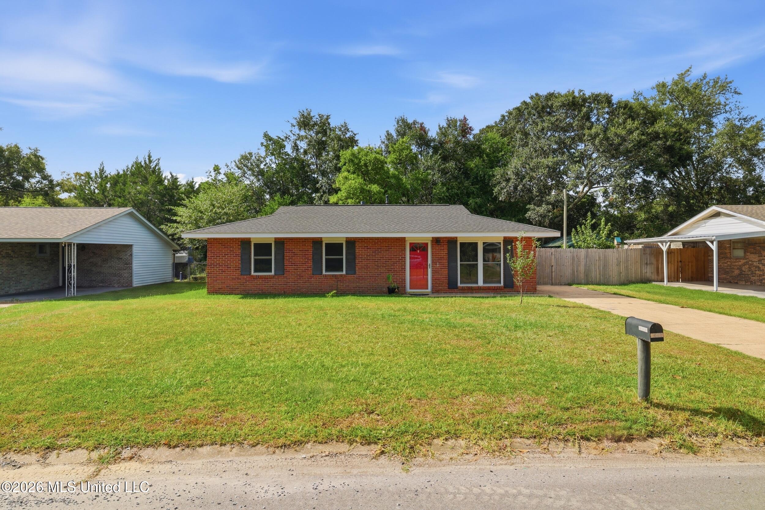 16013 Waycross Drive Property Photo 2