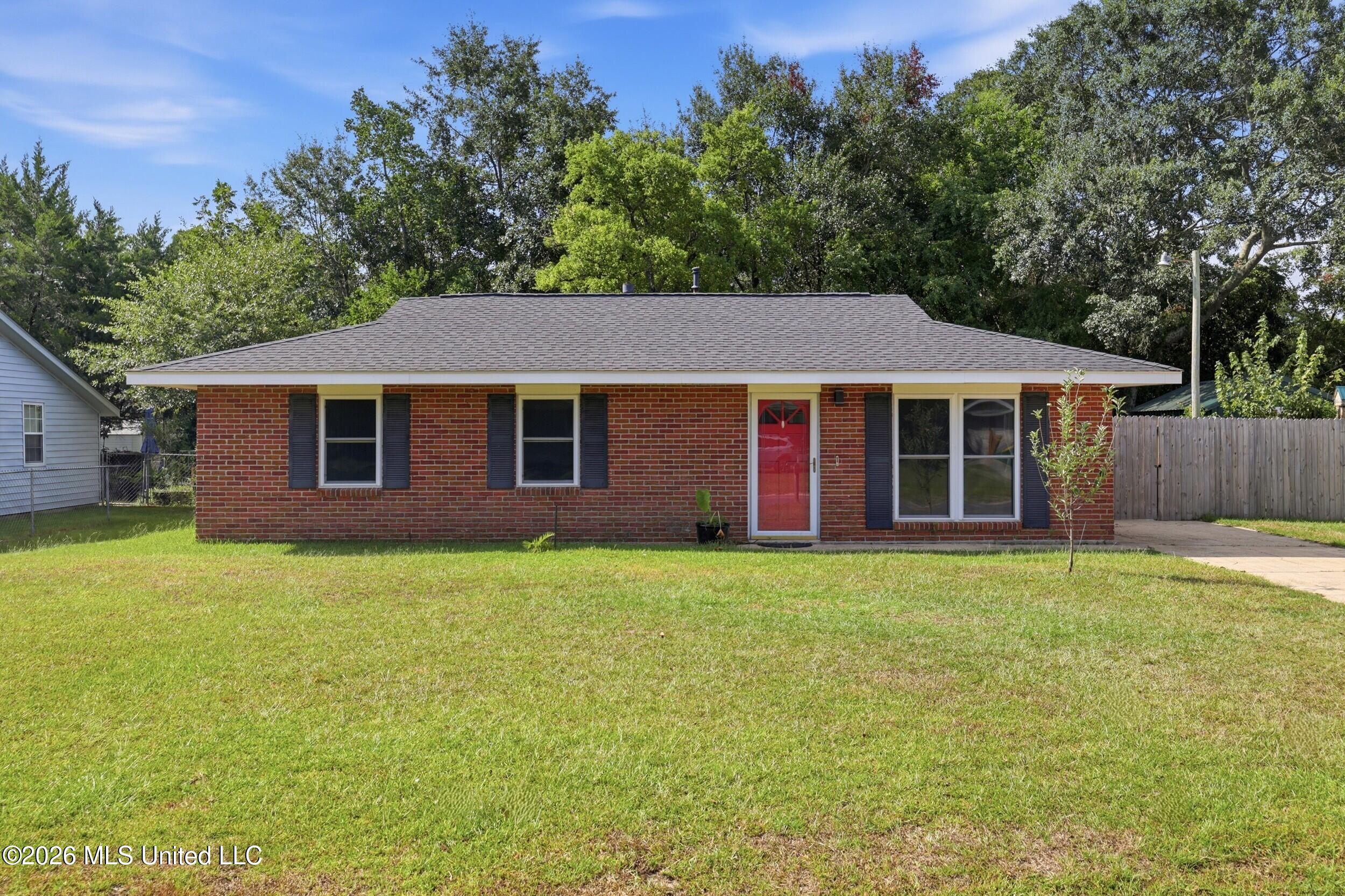 16013 Waycross Drive Property Photo 3