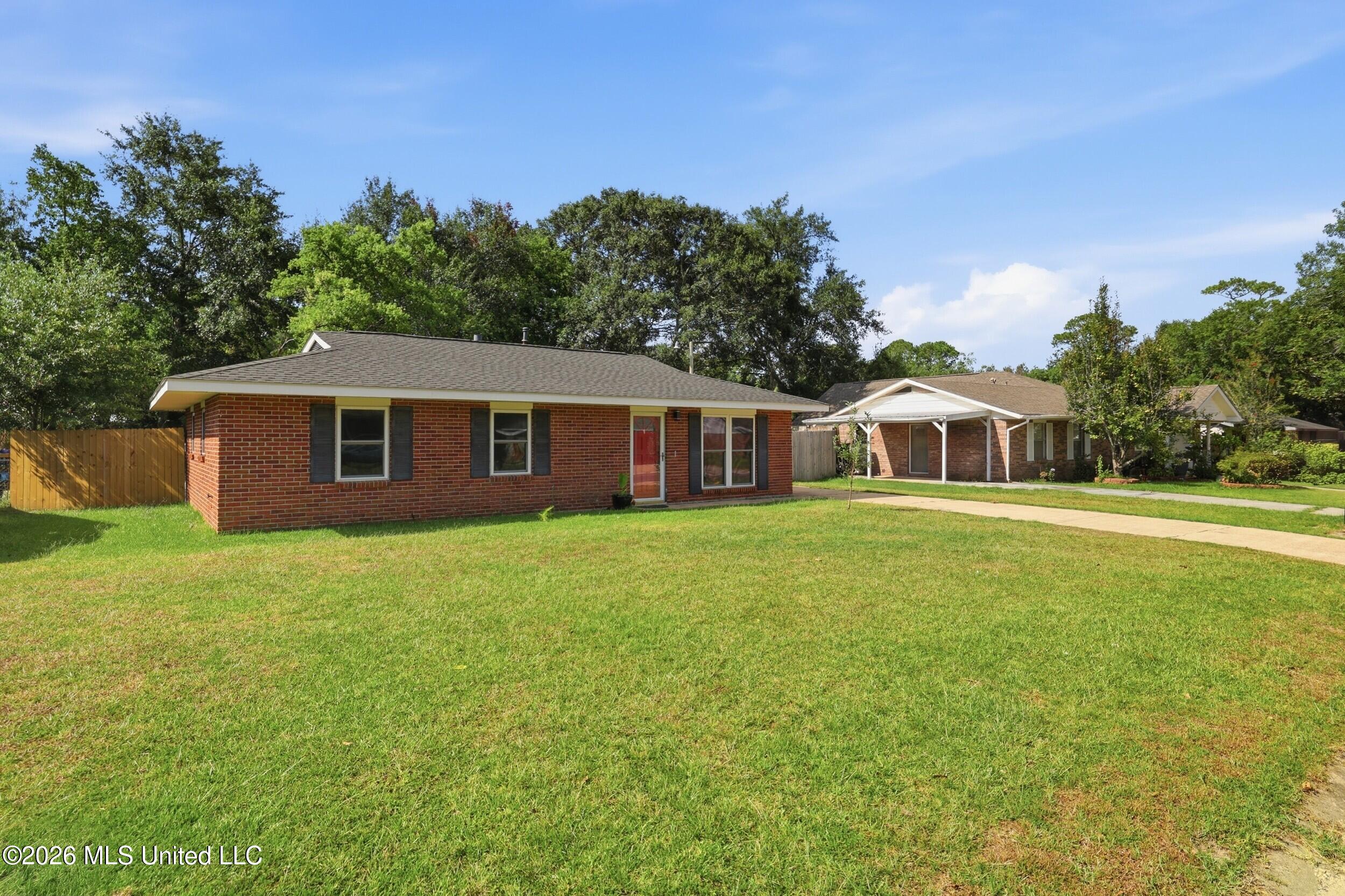16013 Waycross Drive Property Photo 4