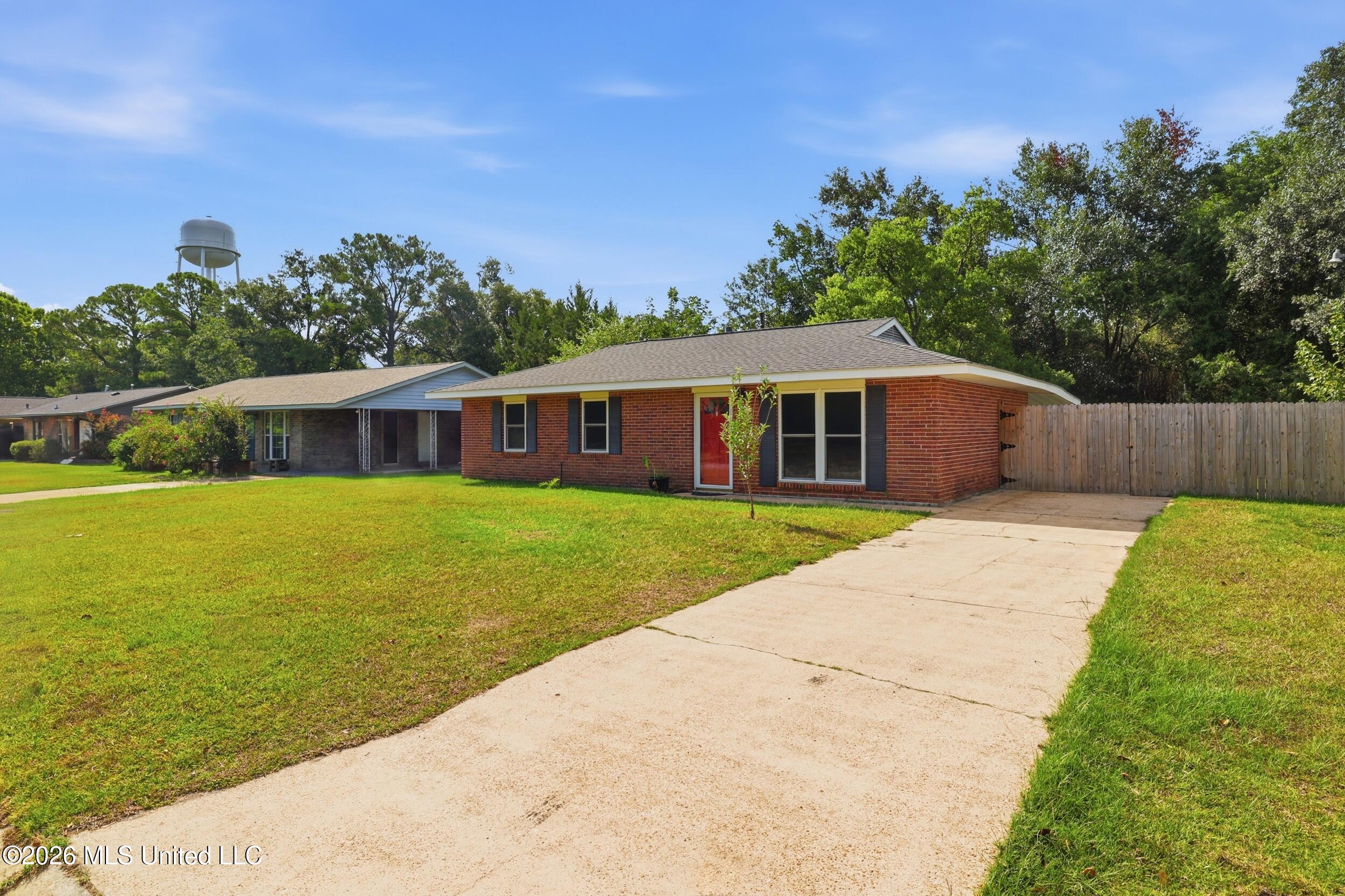 16013 Waycross Drive Property Photo 5