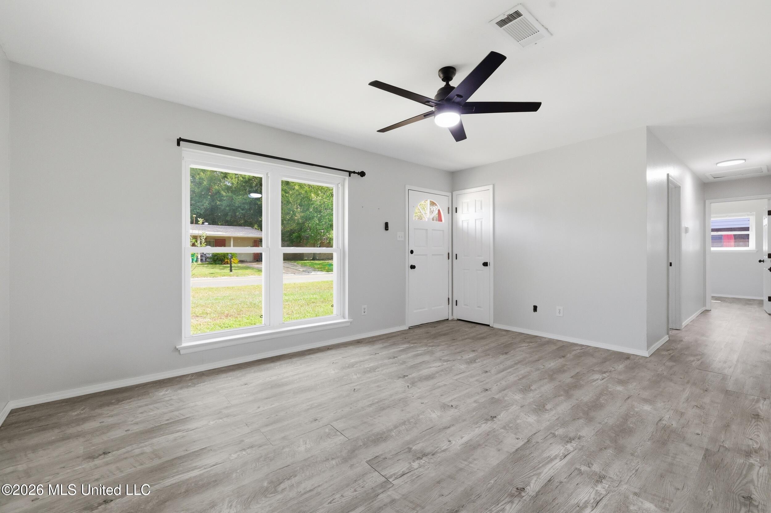 16013 Waycross Drive Property Photo 7