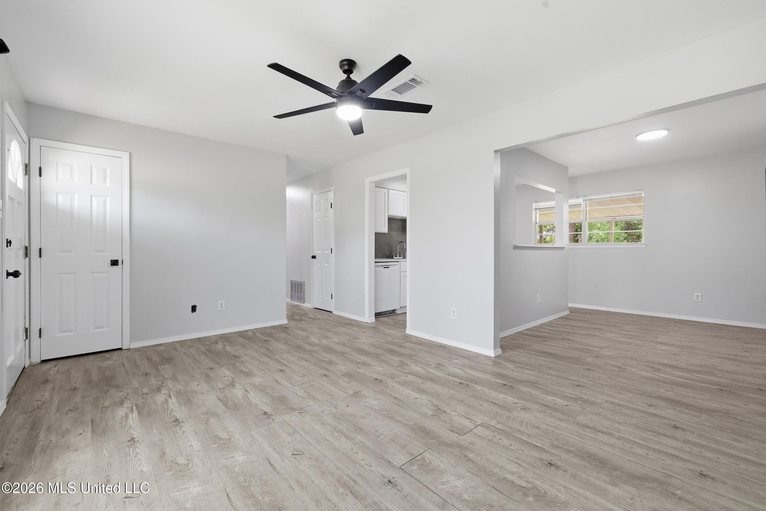 16013 Waycross Drive Property Photo 8