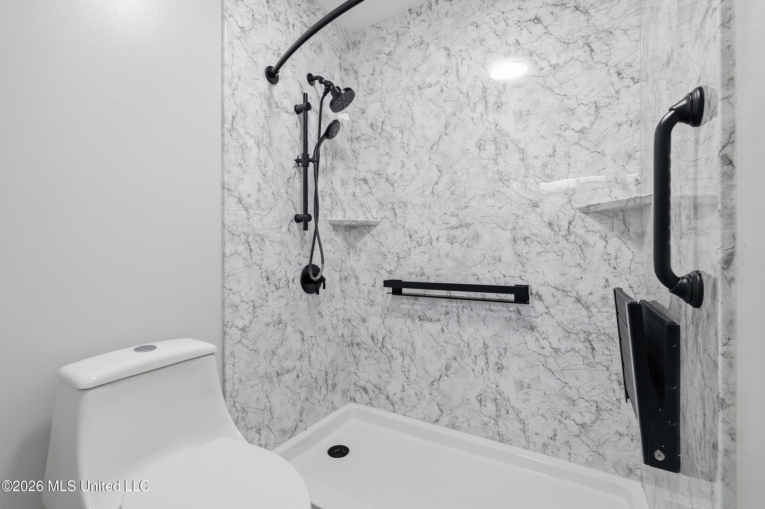 16013 Waycross Drive Property Photo 28