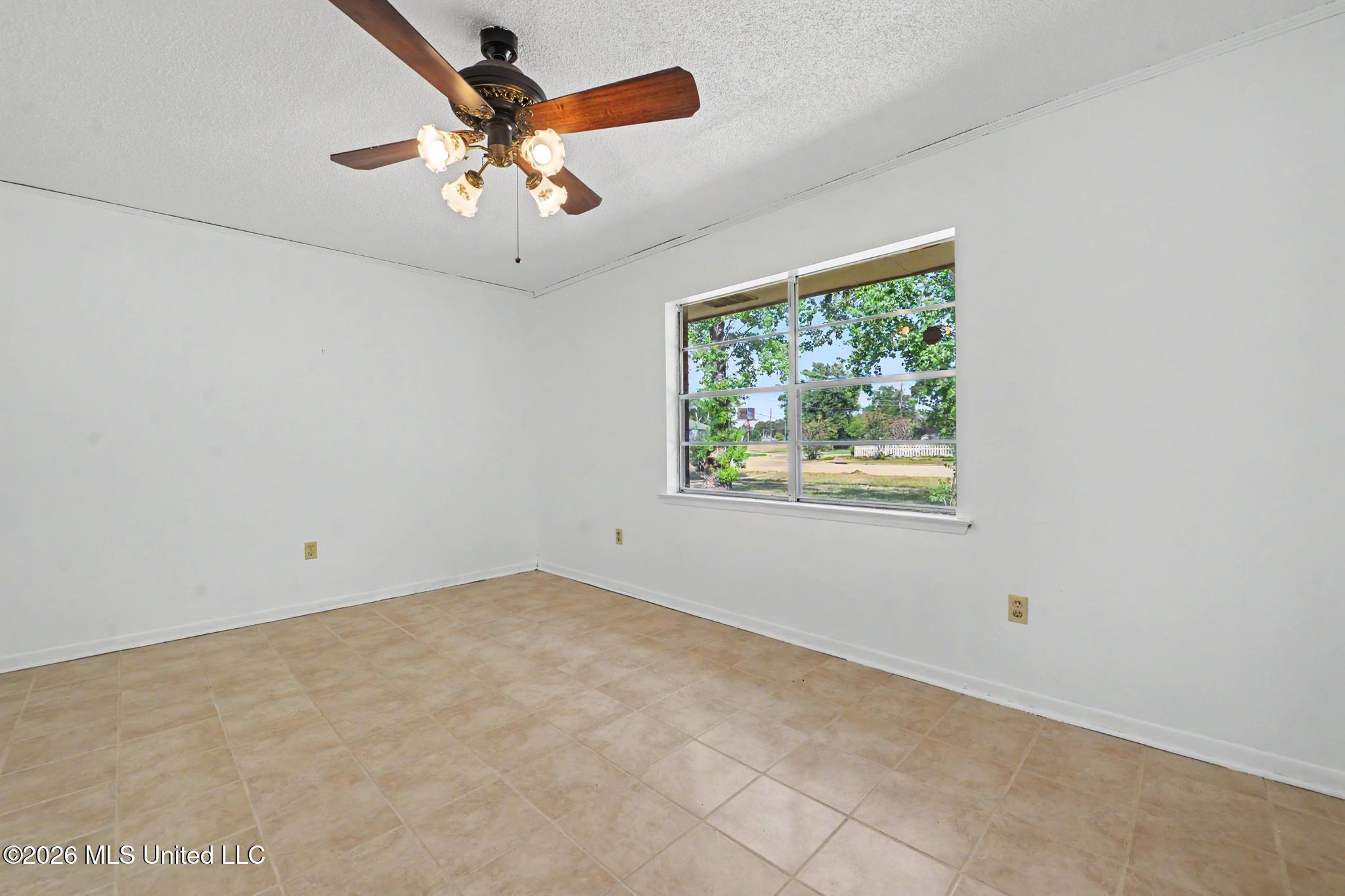 1525 31st Avenue Property Photo 3