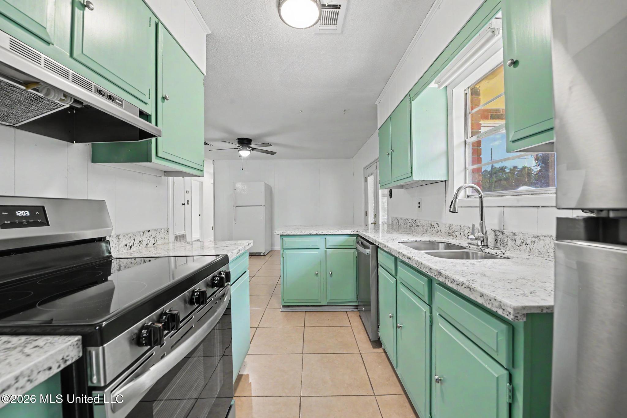 1525 31st Avenue Property Photo 10