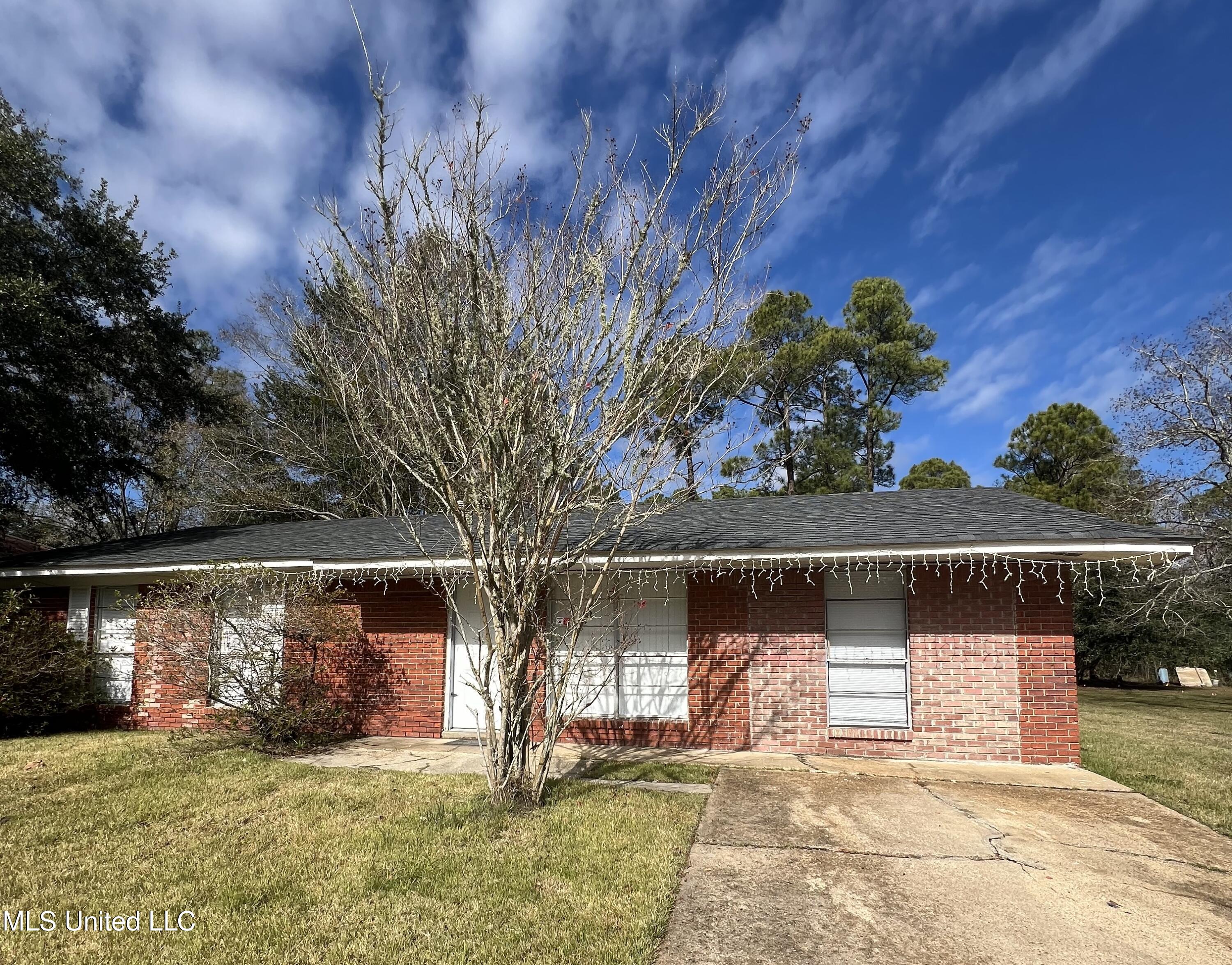 2711 E David Drive Property Photo 1