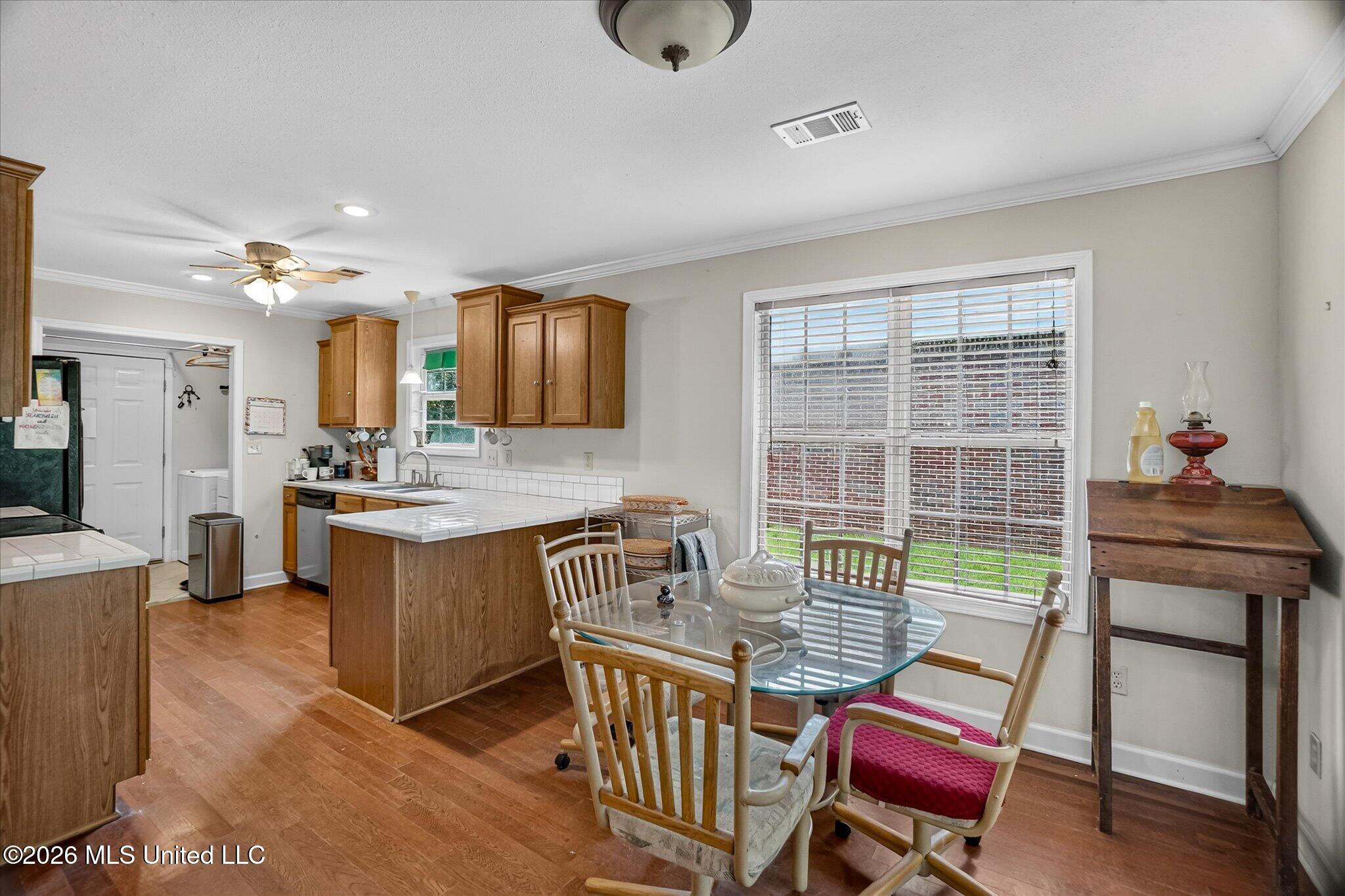 9528 Poni Place Property Photo 6