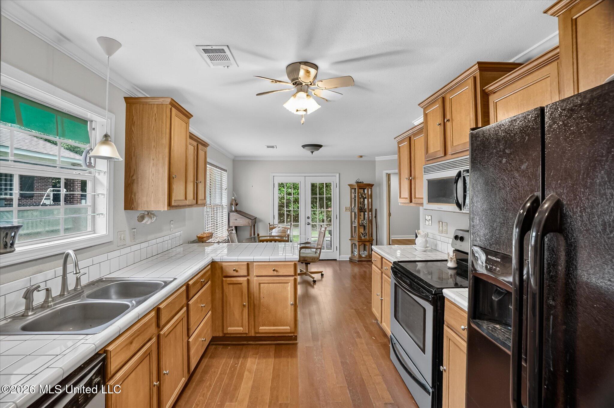 9528 Poni Place Property Photo 7