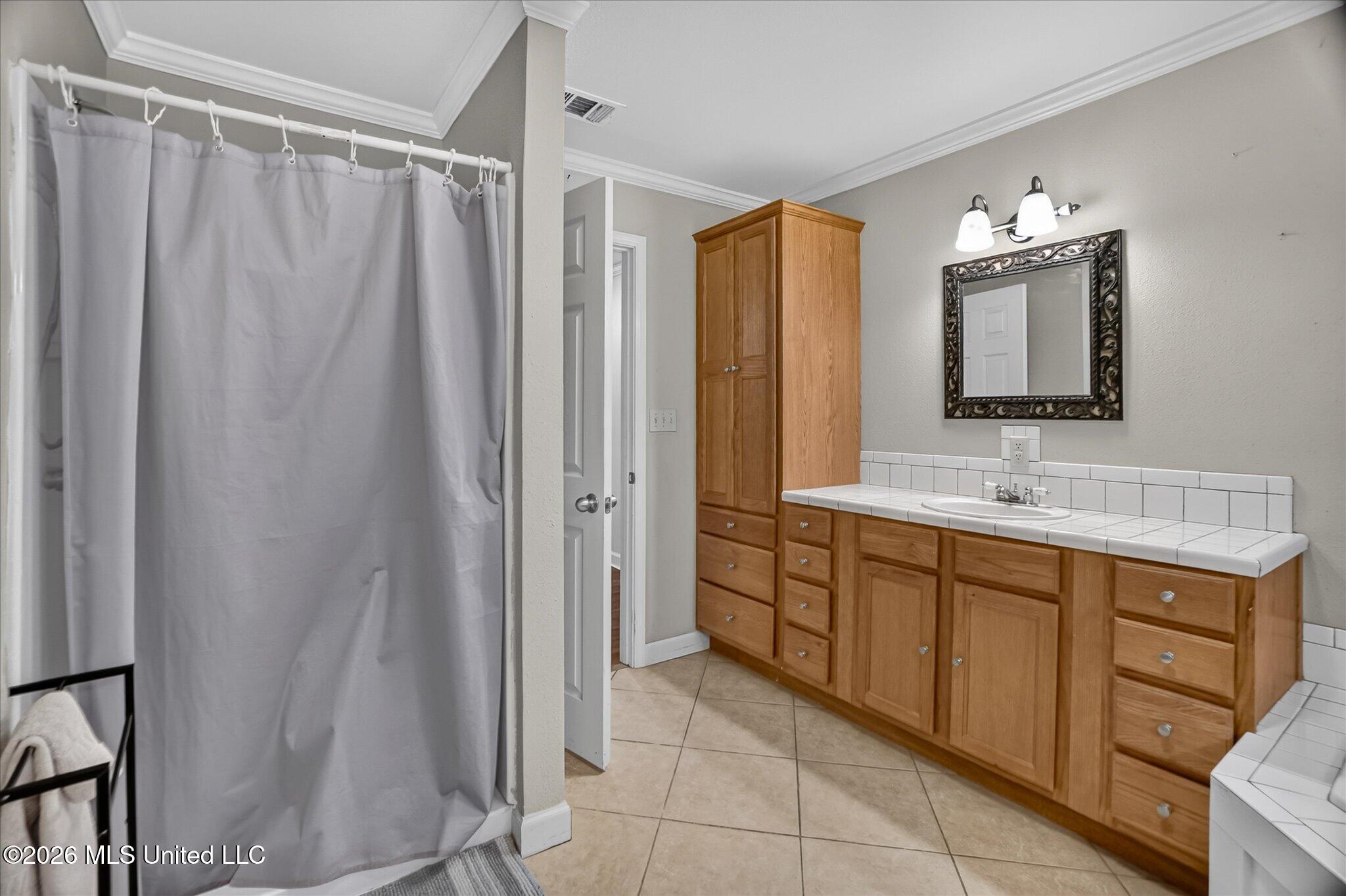 9528 Poni Place Property Photo 12