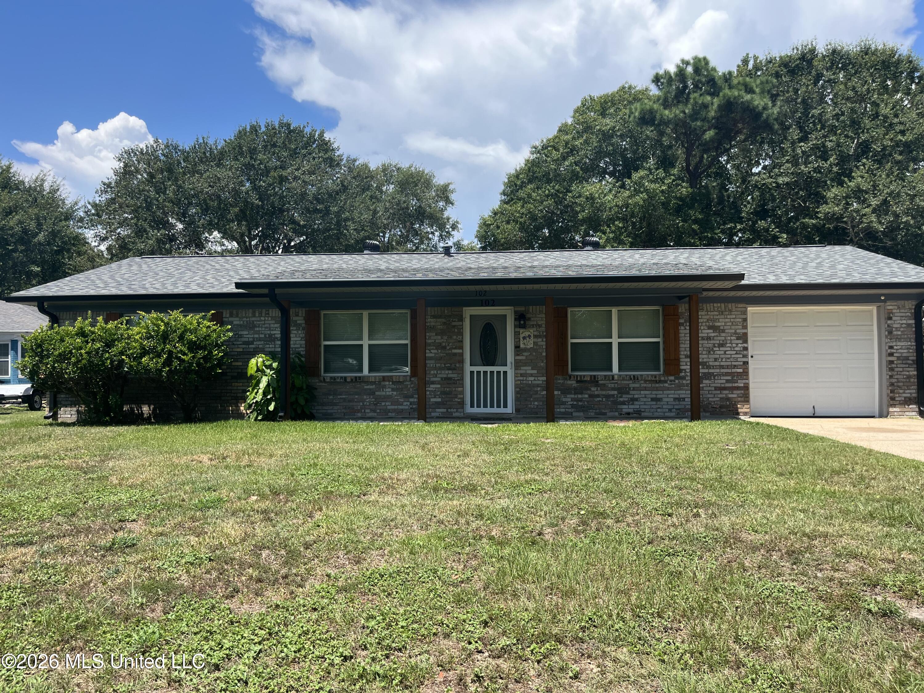 102 Francisco Court Property Photo 1