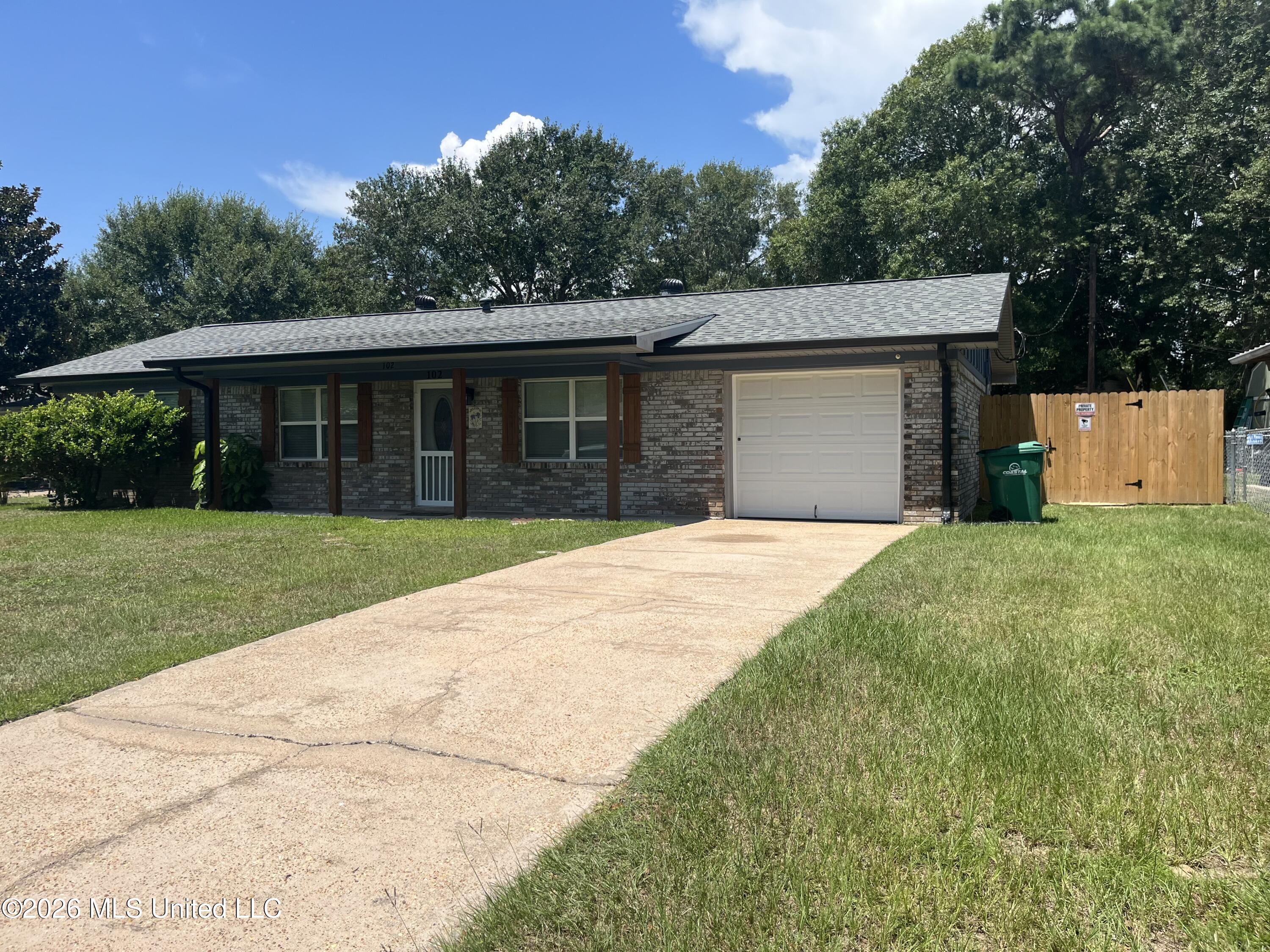 102 Francisco Court Property Photo 2