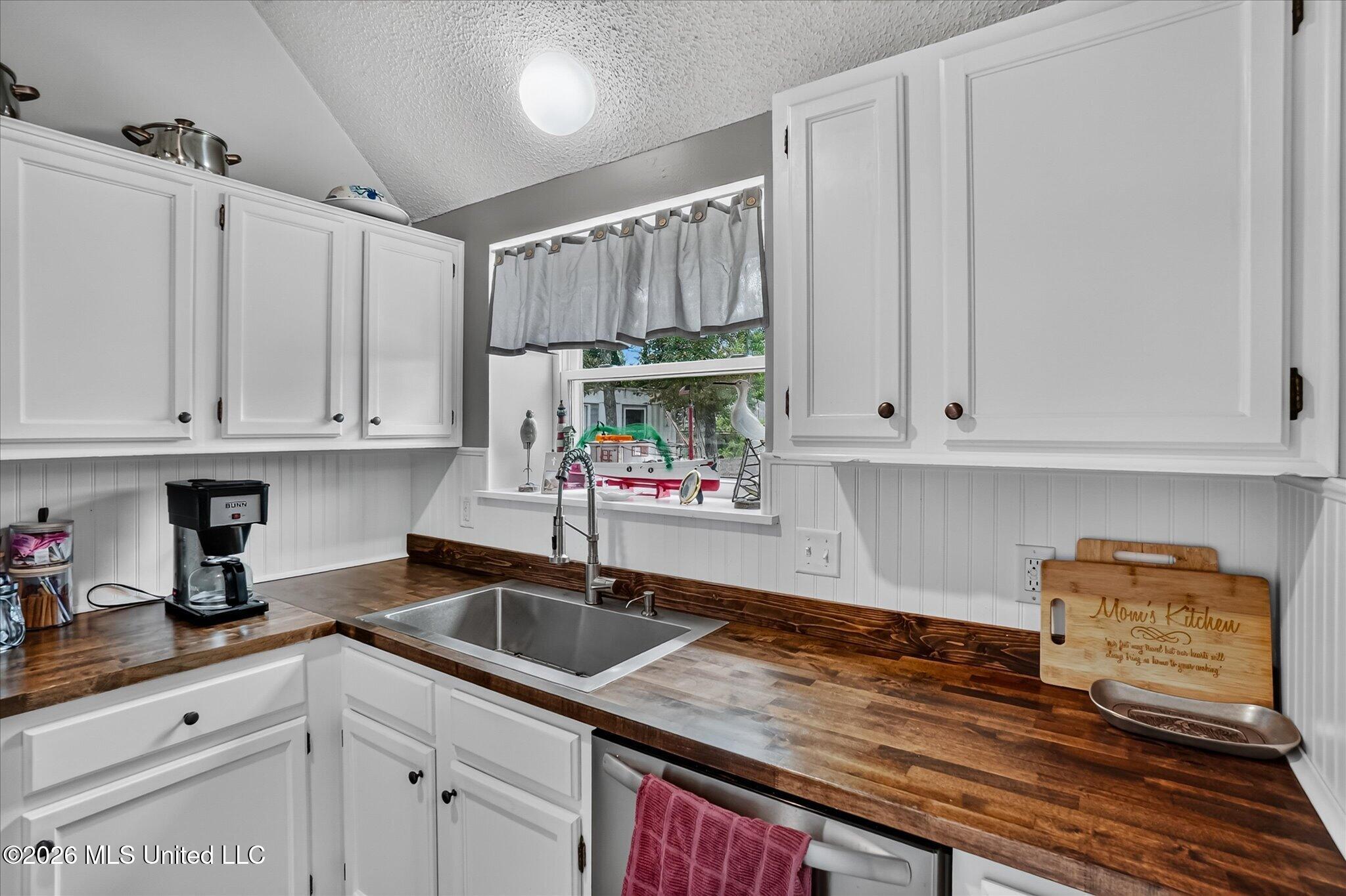 9211 Point Aux Chenes Road Property Photo 10