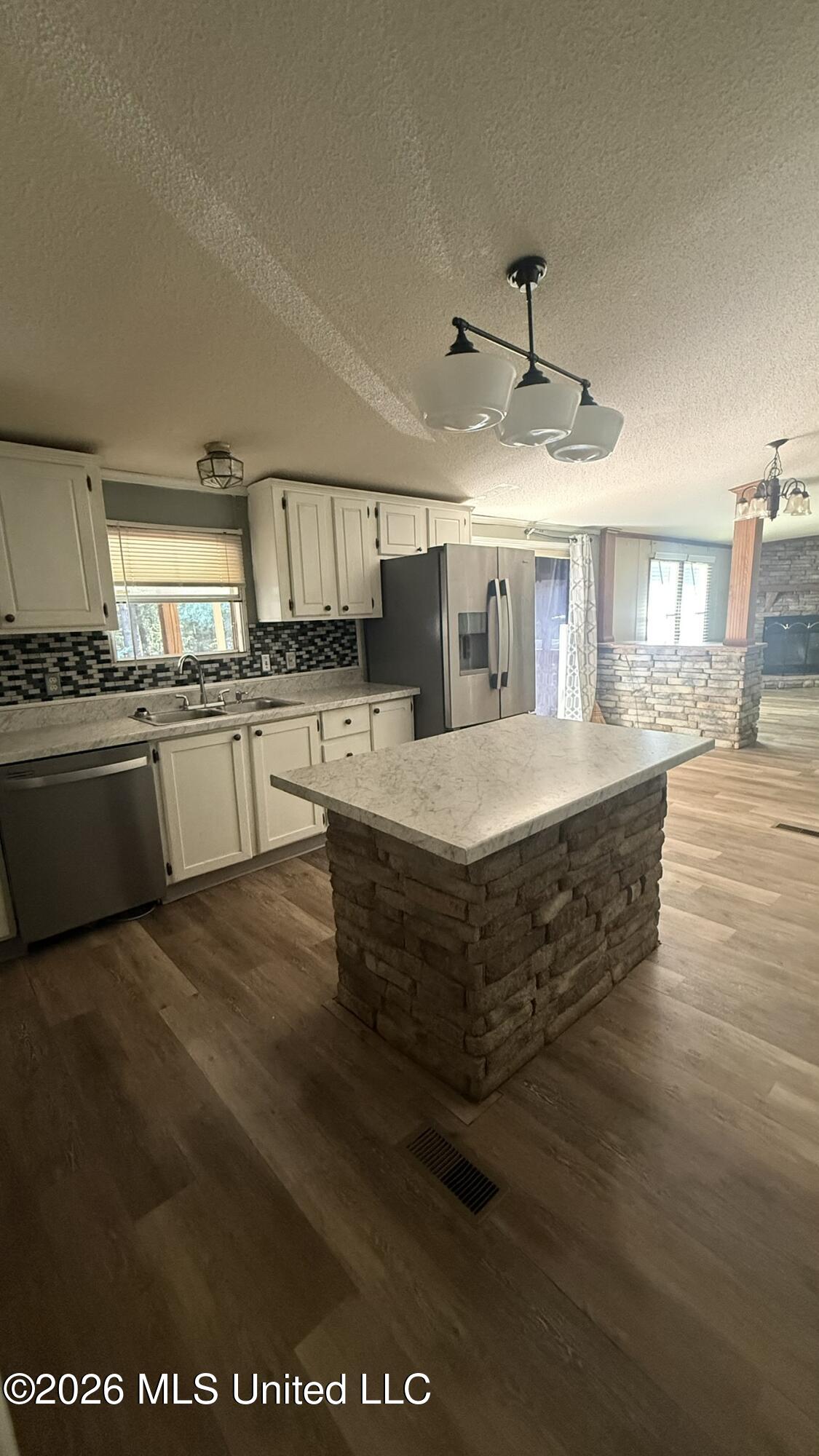 1846 Jason Way Property Photo 7