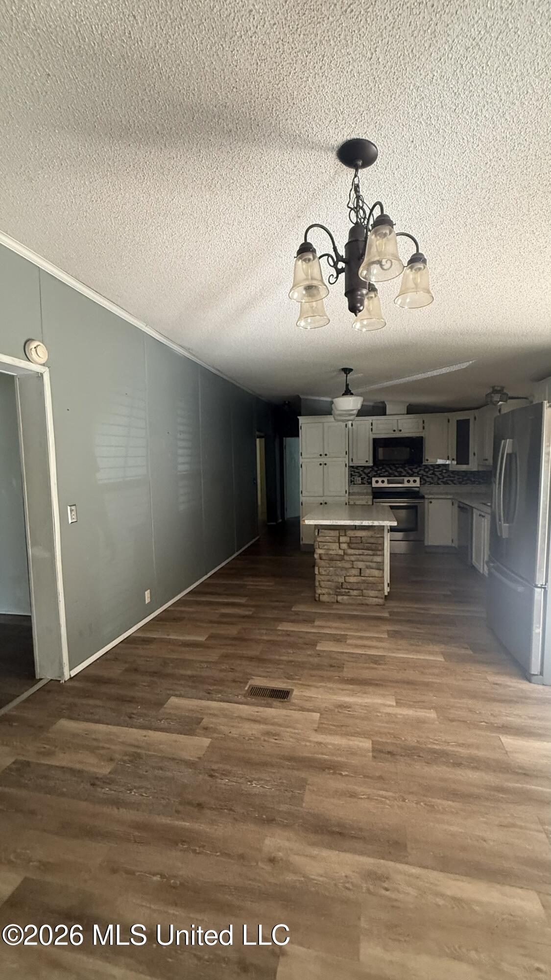 1846 Jason Way Property Photo 8