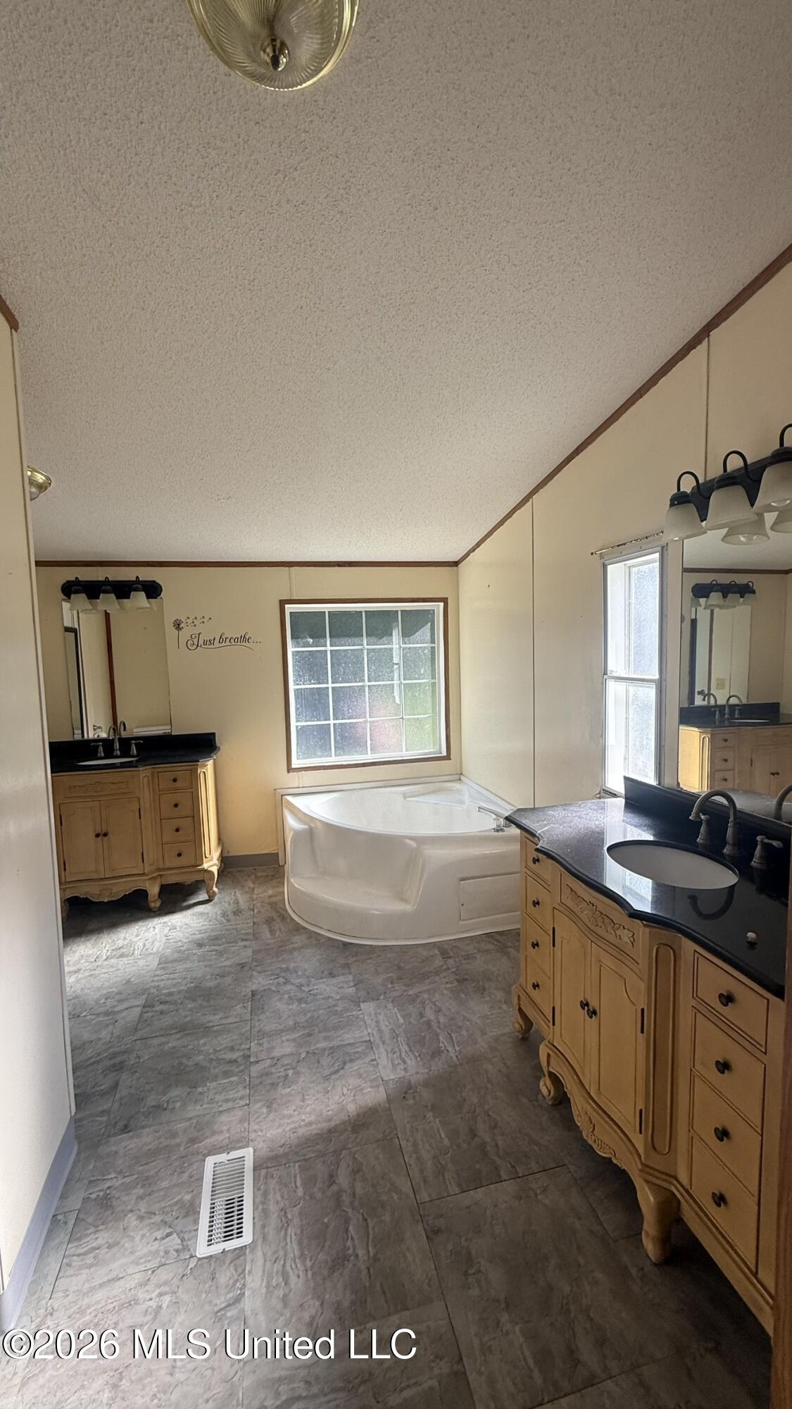 1846 Jason Way Property Photo 12
