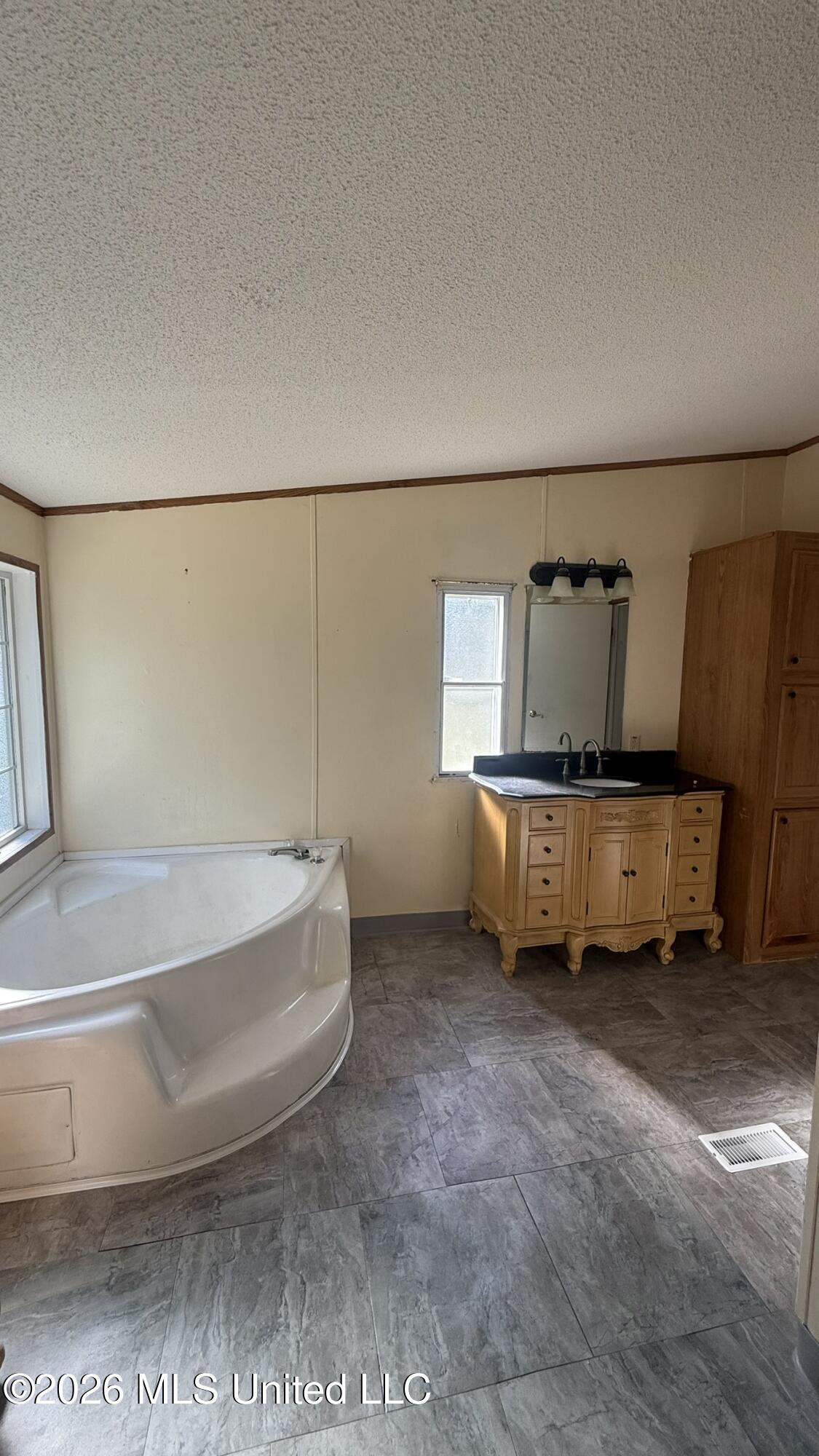 1846 Jason Way Property Photo 13