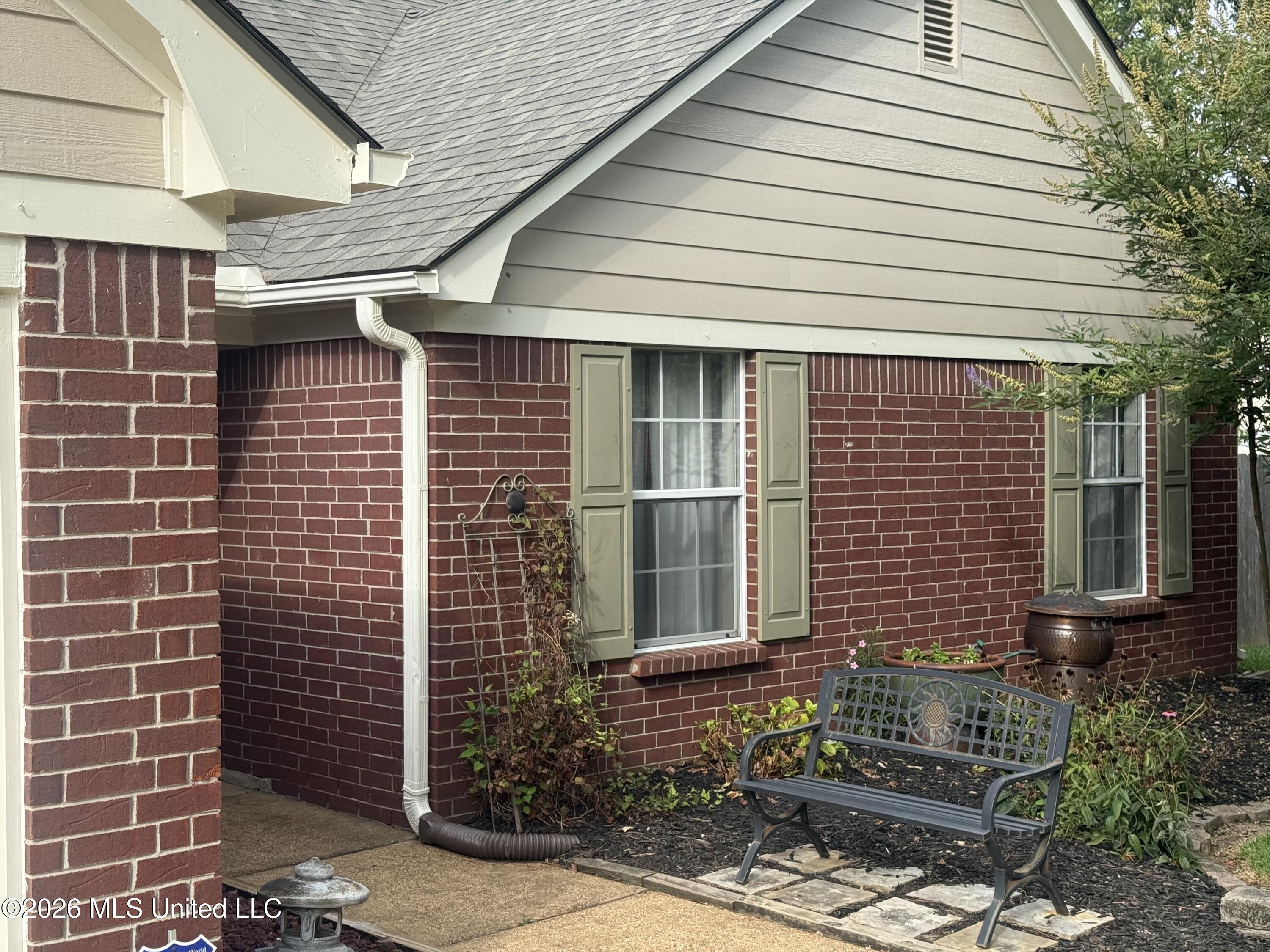 1141 Stonegate Cove Property Photo 3
