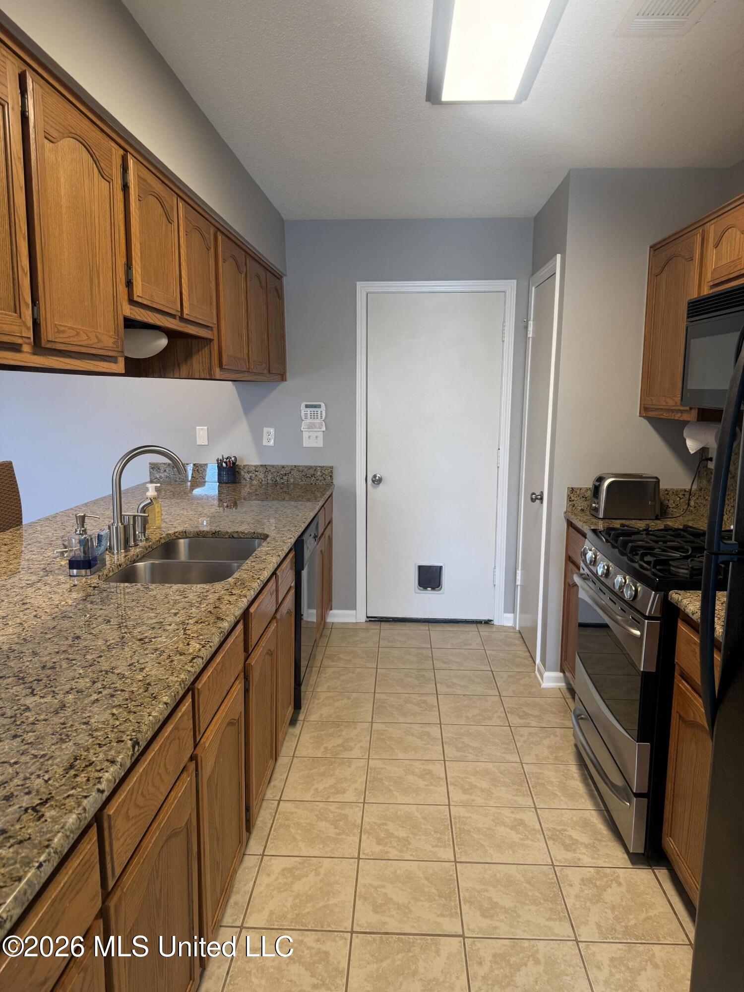 1141 Stonegate Cove Property Photo 11