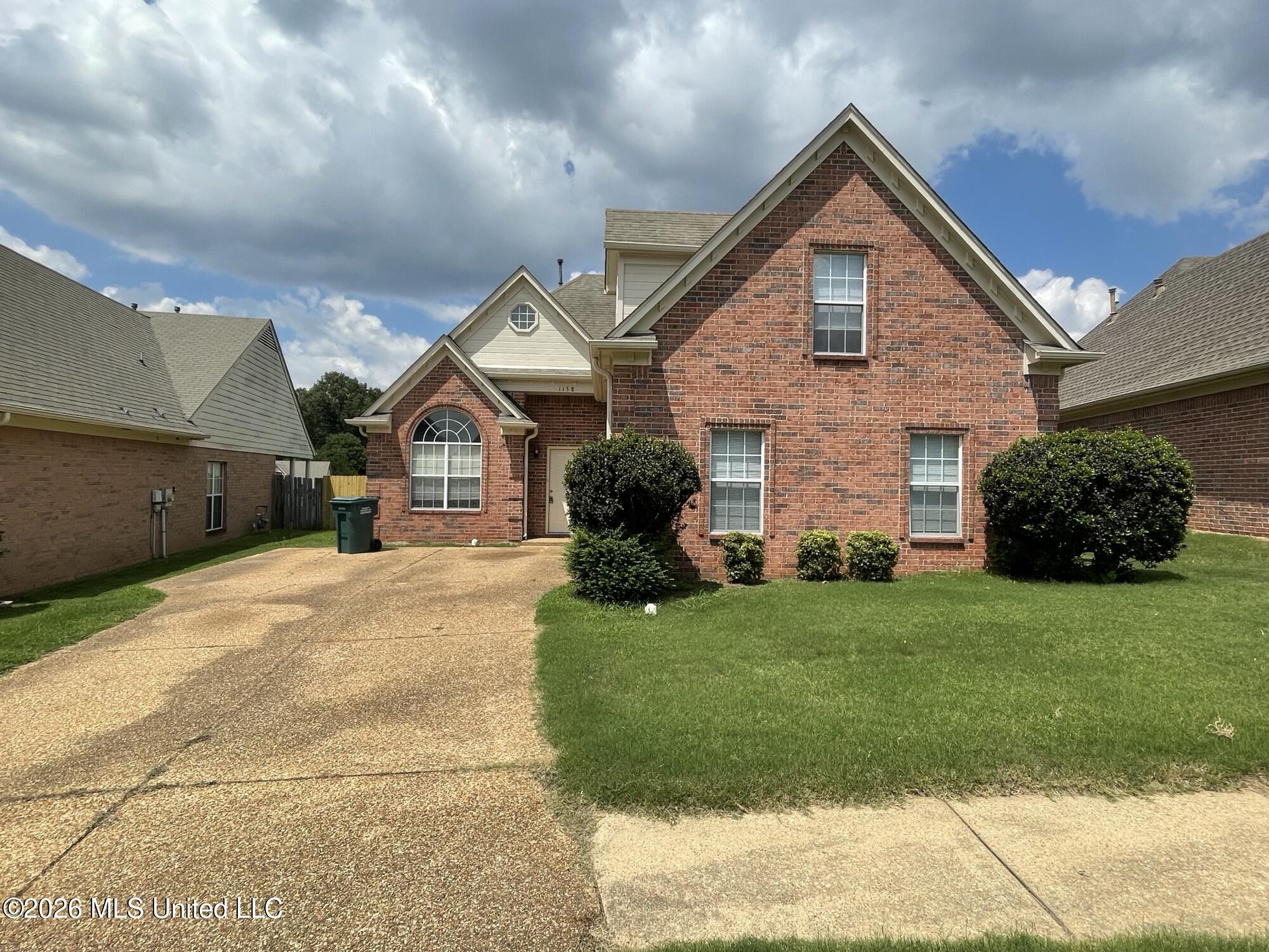 1158 Warwick Place Property Photo 1