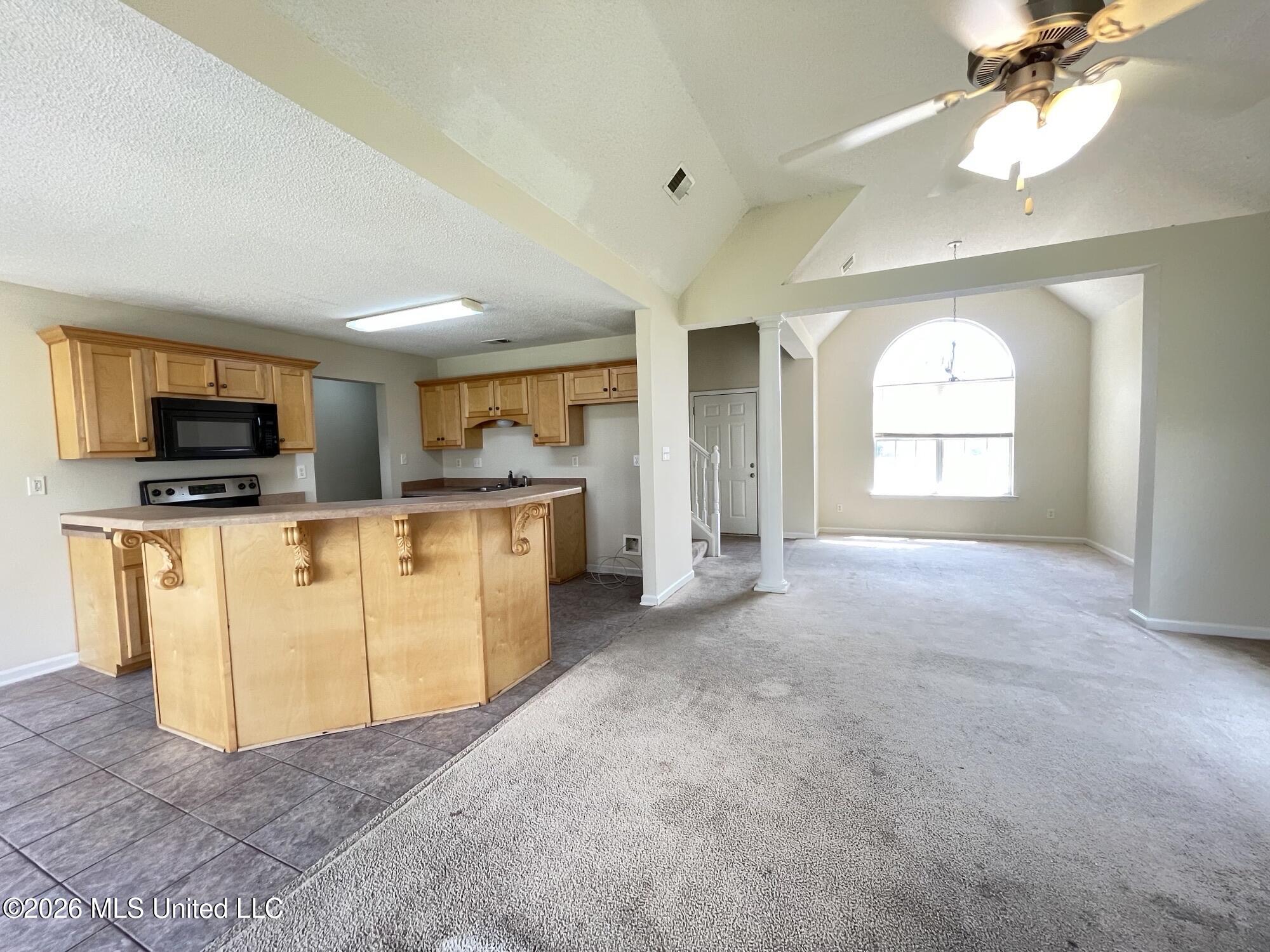1158 Warwick Place Property Photo 4