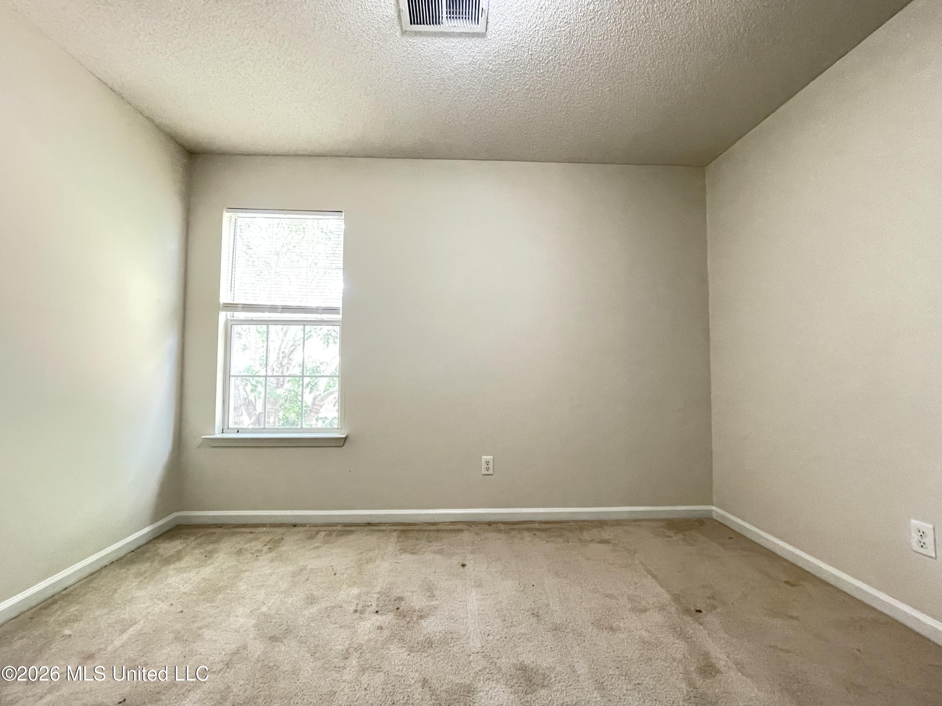 1158 Warwick Place Property Photo 7