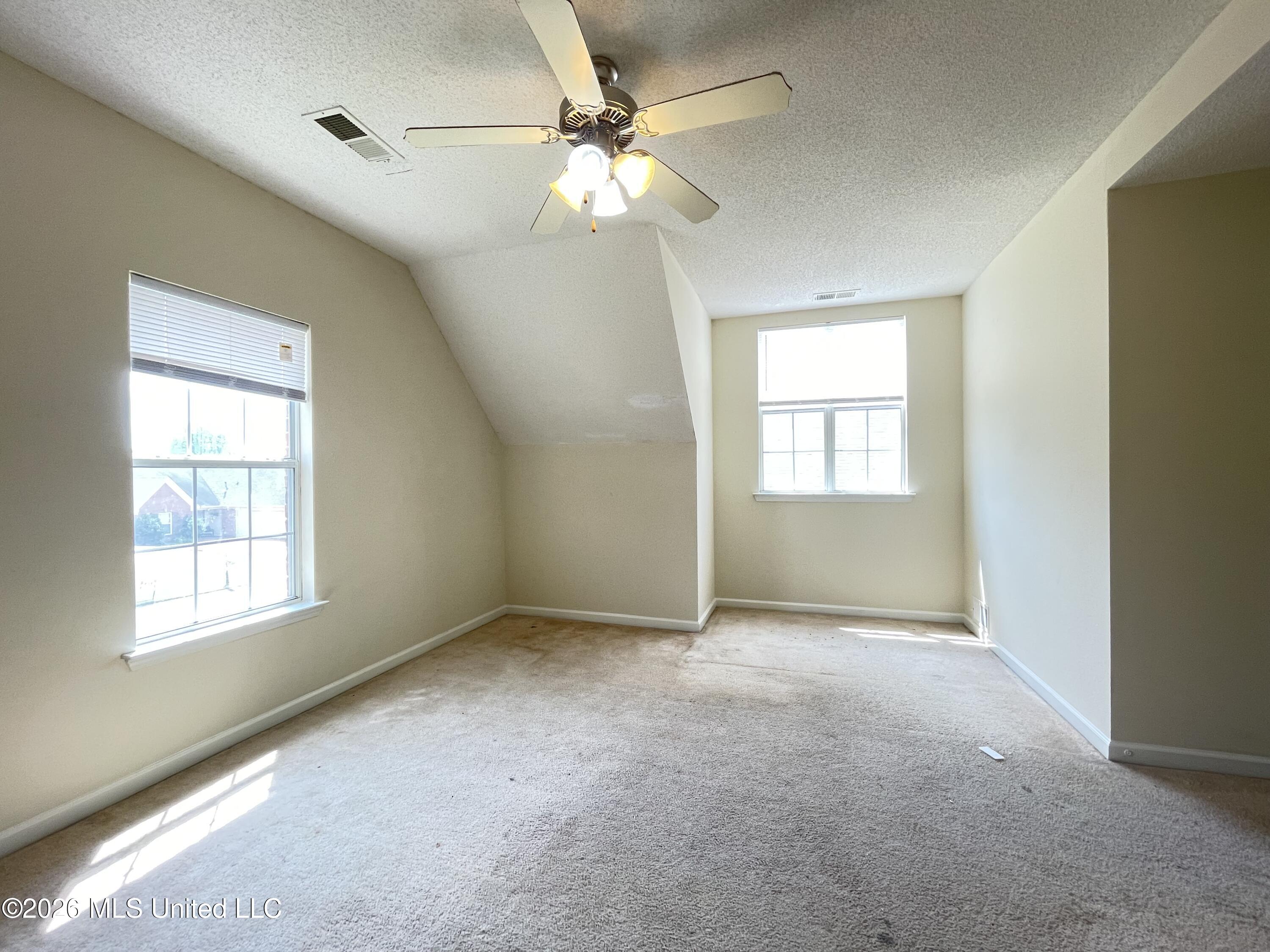1158 Warwick Place Property Photo 8