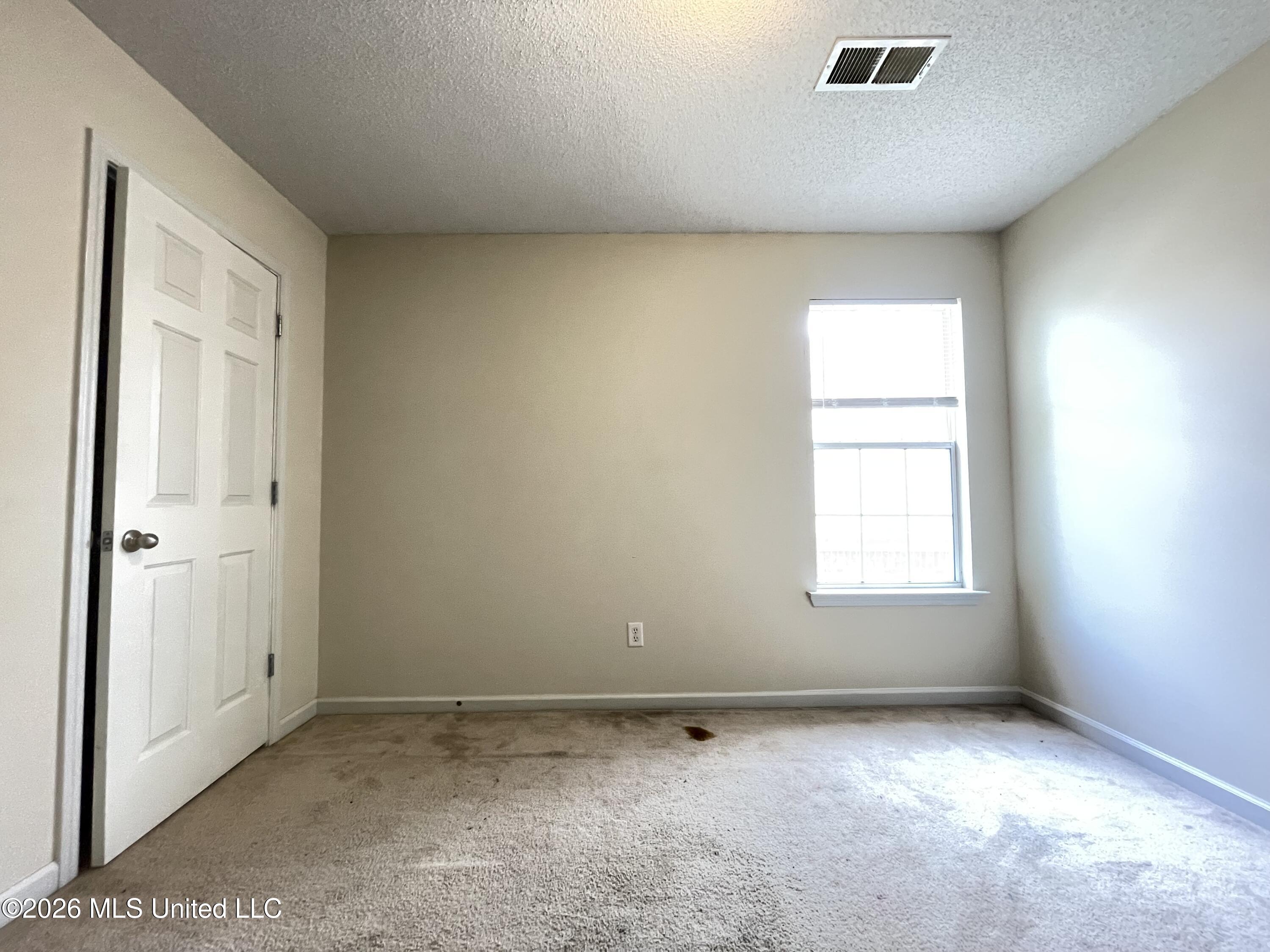 1158 Warwick Place Property Photo 9