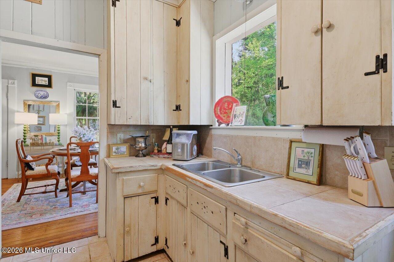 1138 Saint Ann Street Property Photo 40