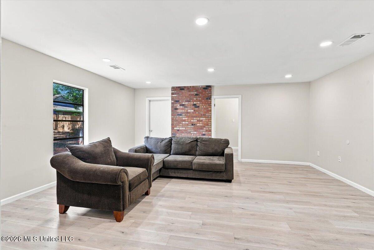 7461 Eastover Boulevard Property Photo 7