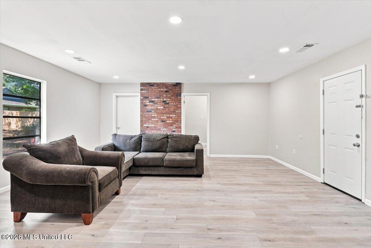 7461 Eastover Boulevard Property Photo 8