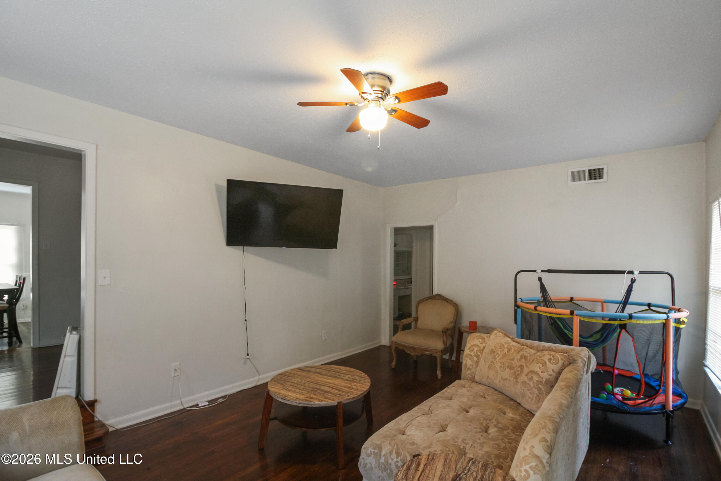 408 Northside Circle Property Photo 2