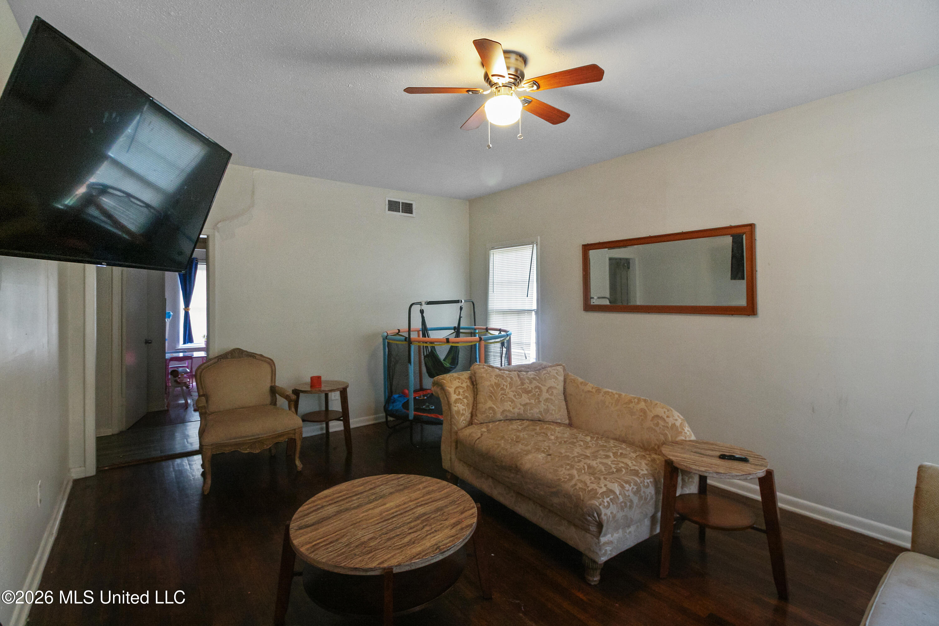 408 Northside Circle Property Photo 3