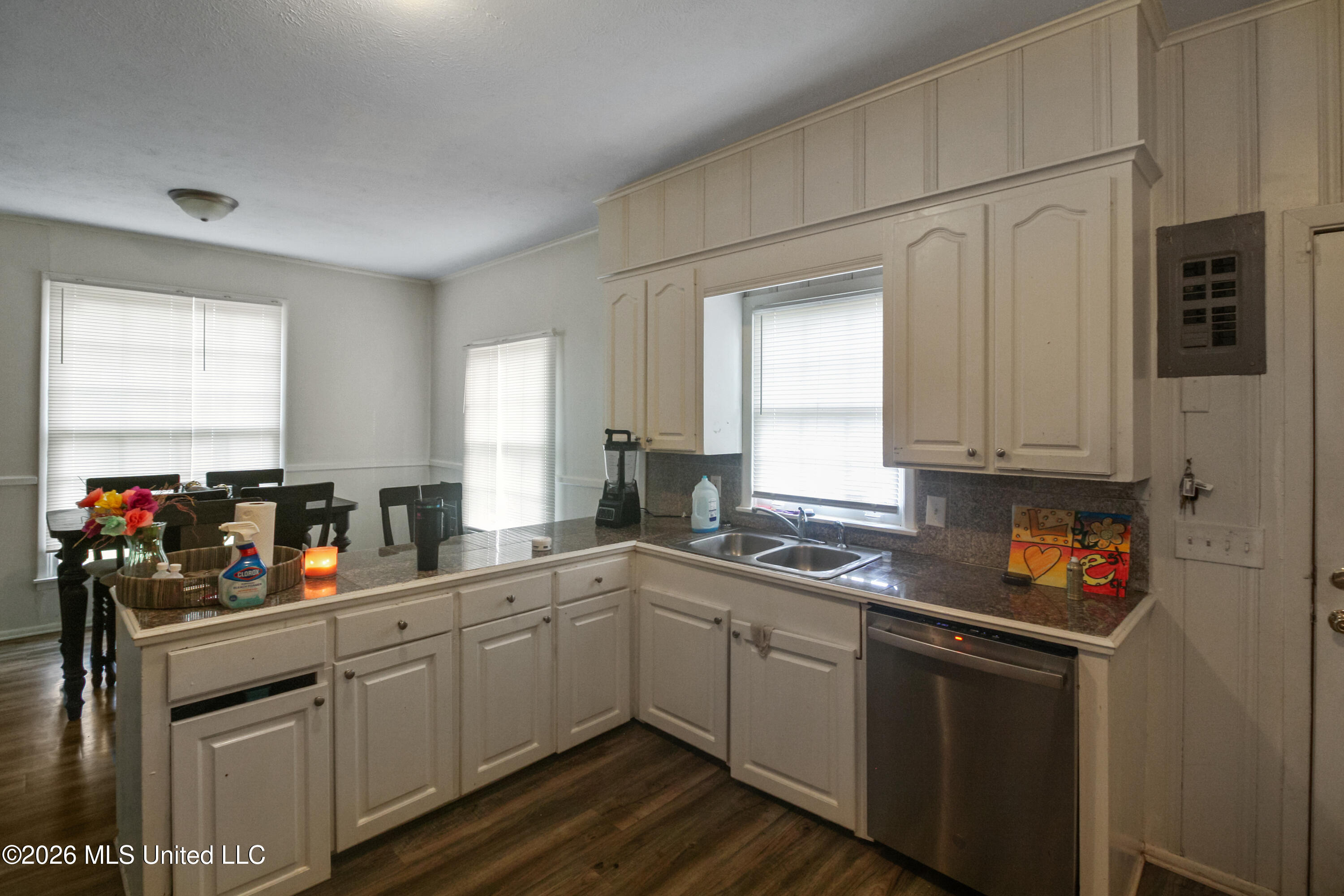 408 Northside Circle Property Photo 4
