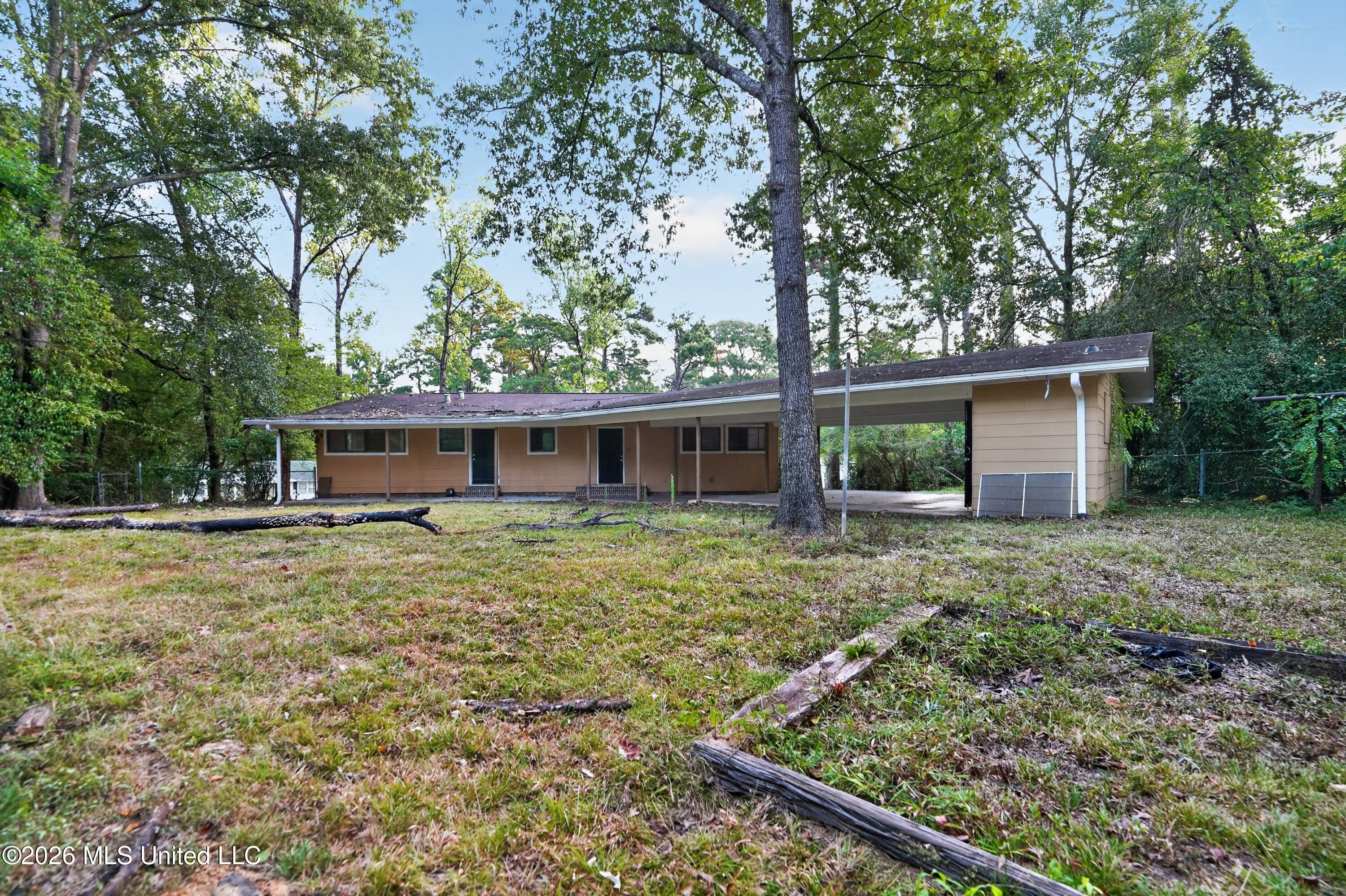 511 Pinecrest Circle Property Photo 2