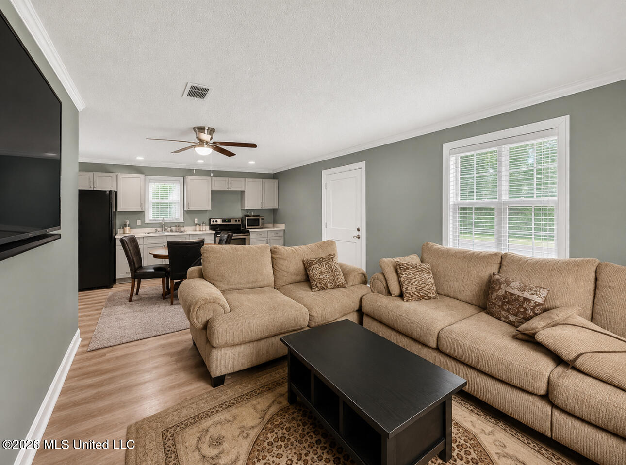 172 Pacific Circle Property Photo 2