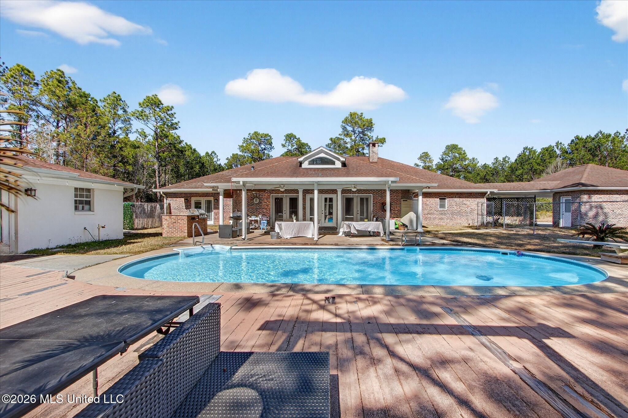 20419 Robinson Road Property Photo 4